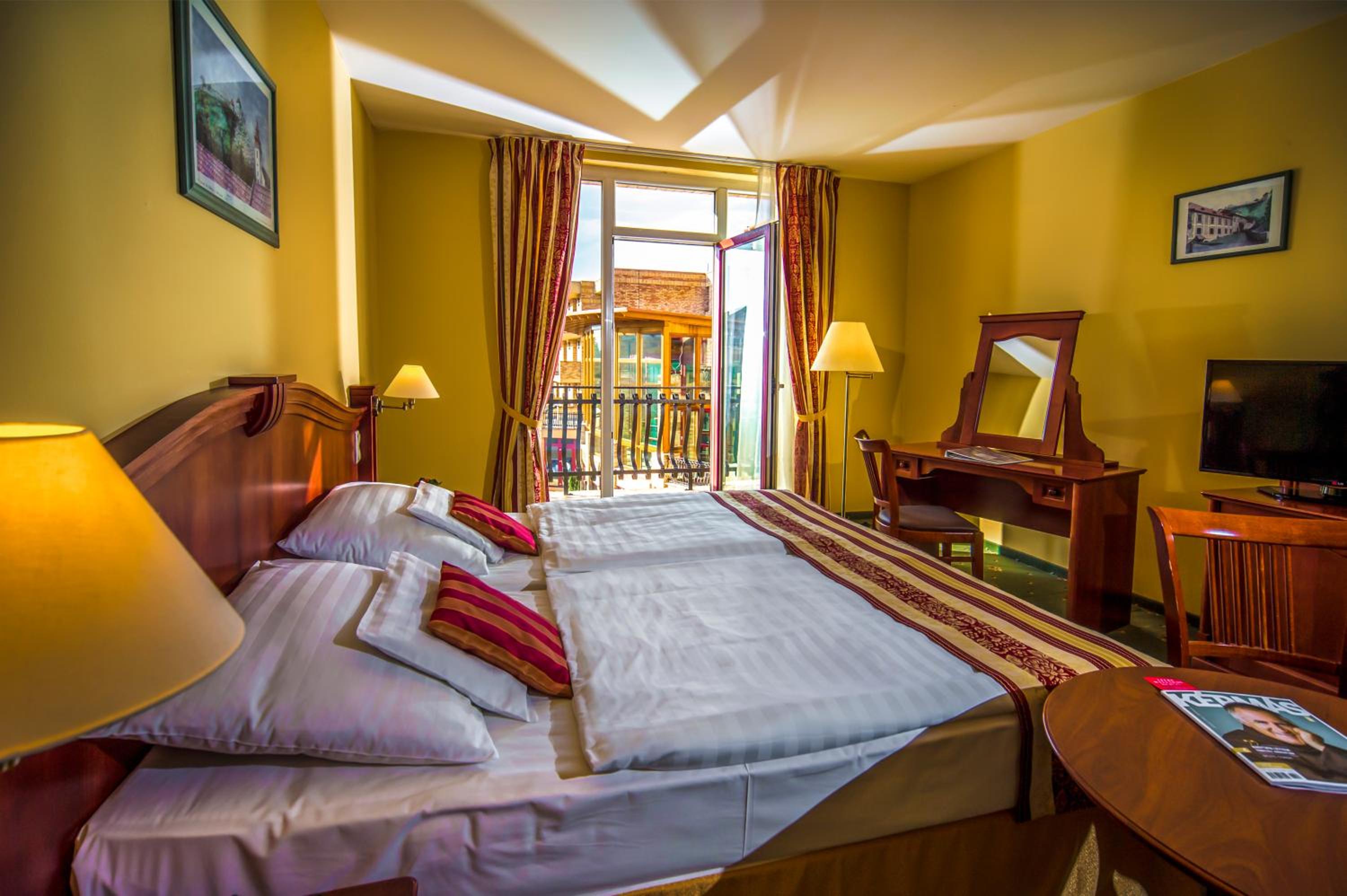 Standard Double Room with Balcony - Photo 3