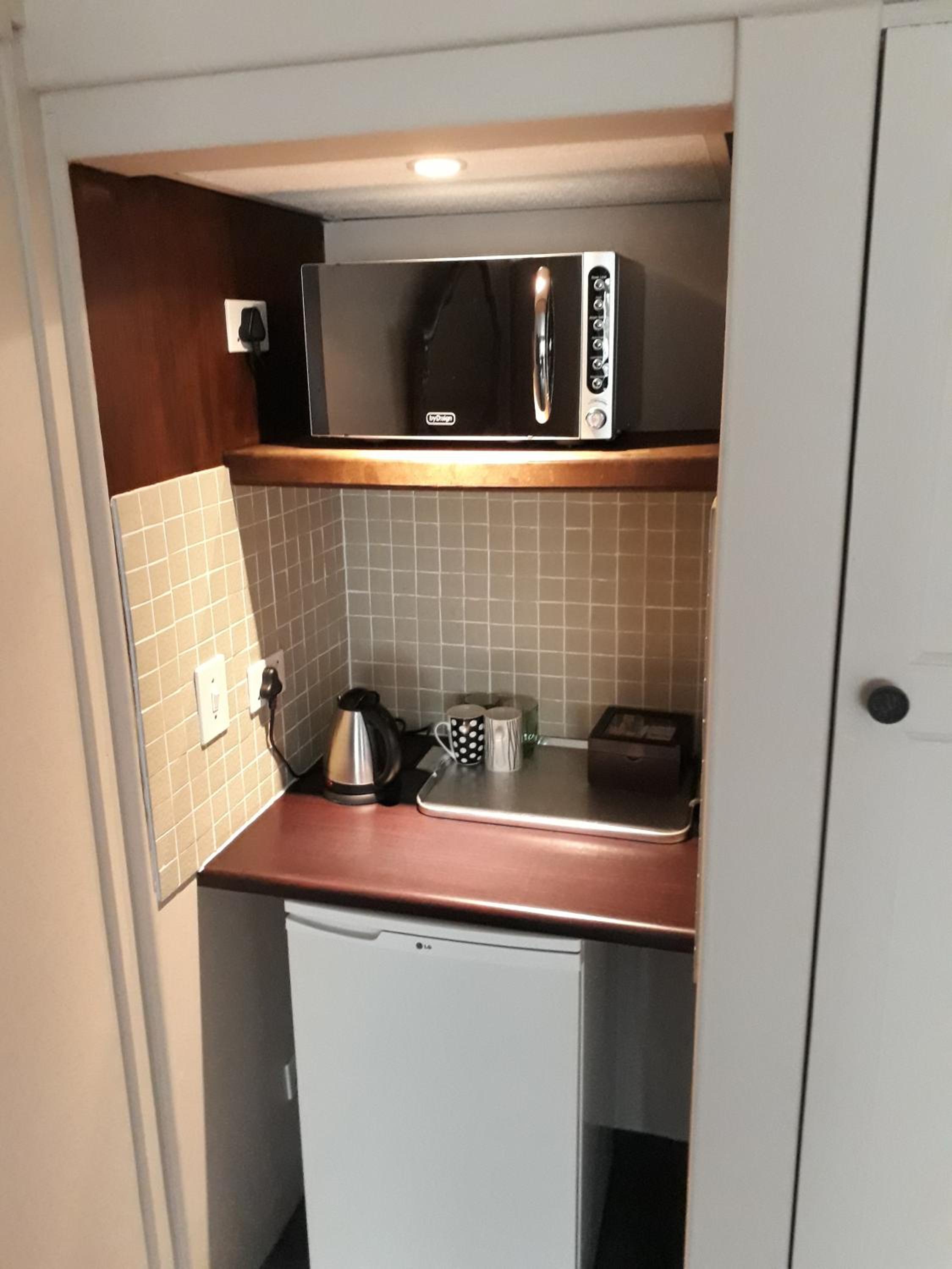 Standard Double Room - Photo 18
