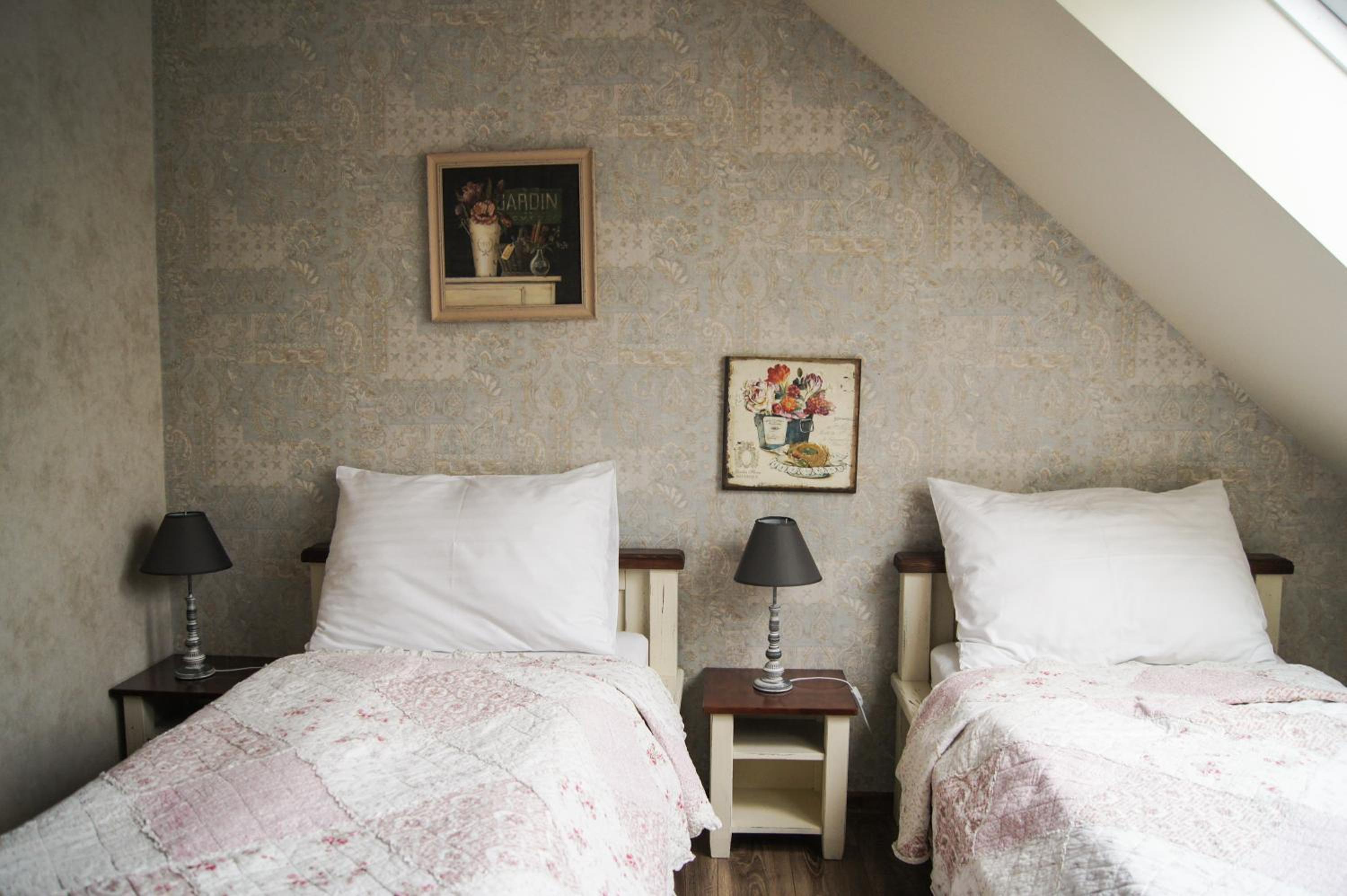 Twin Room - Photo 9