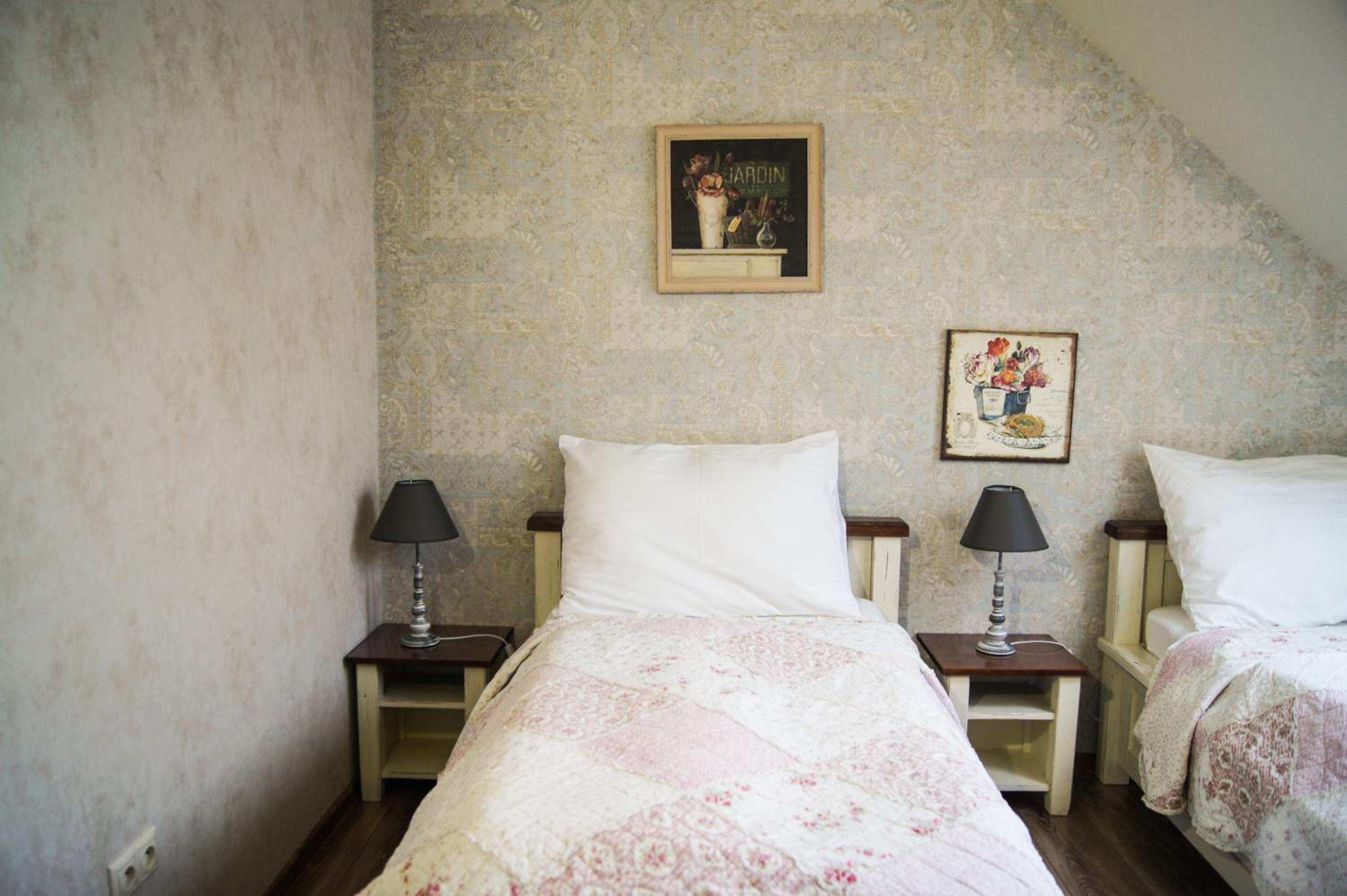 Twin Room - Photo 5