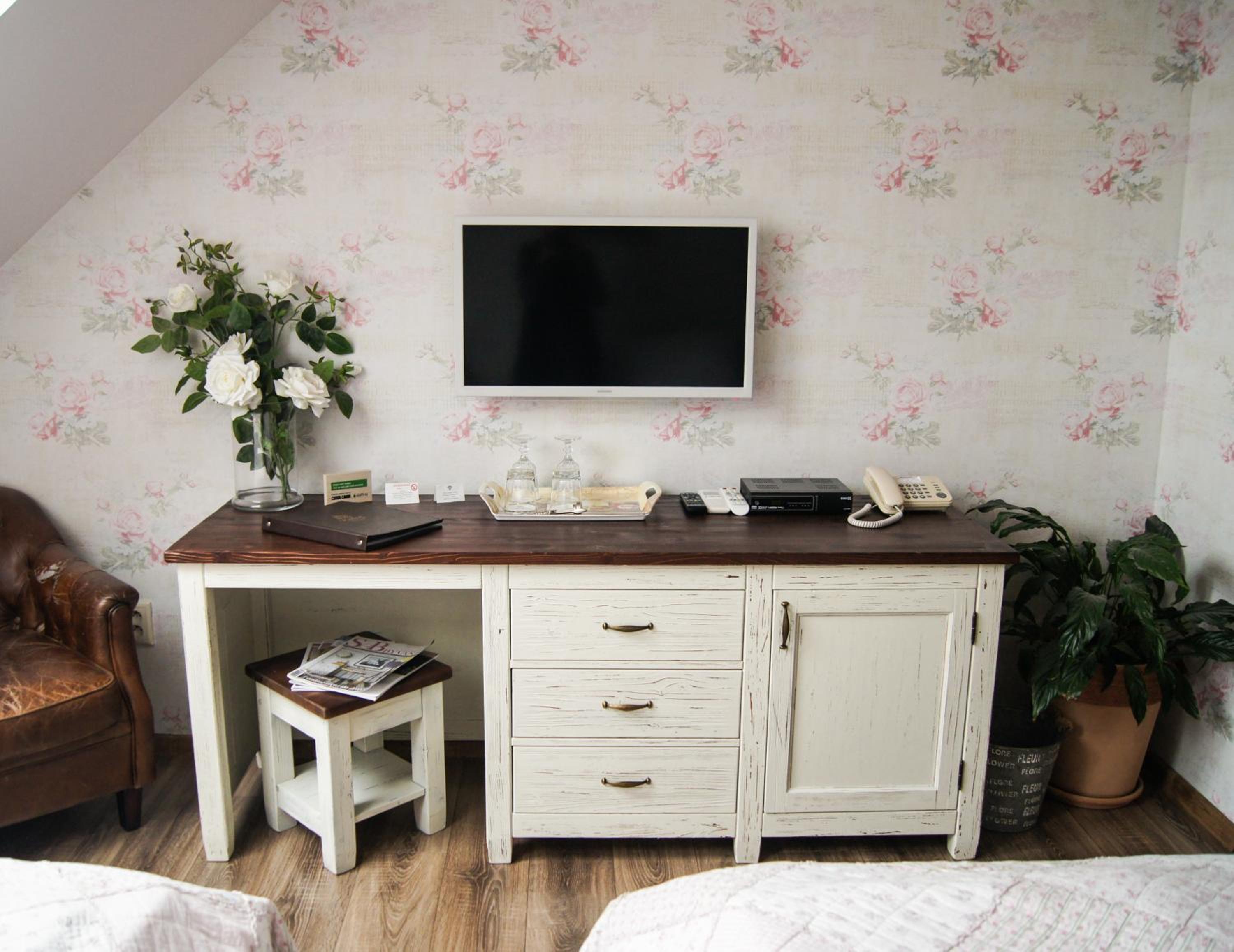 Twin Room - Photo 11
