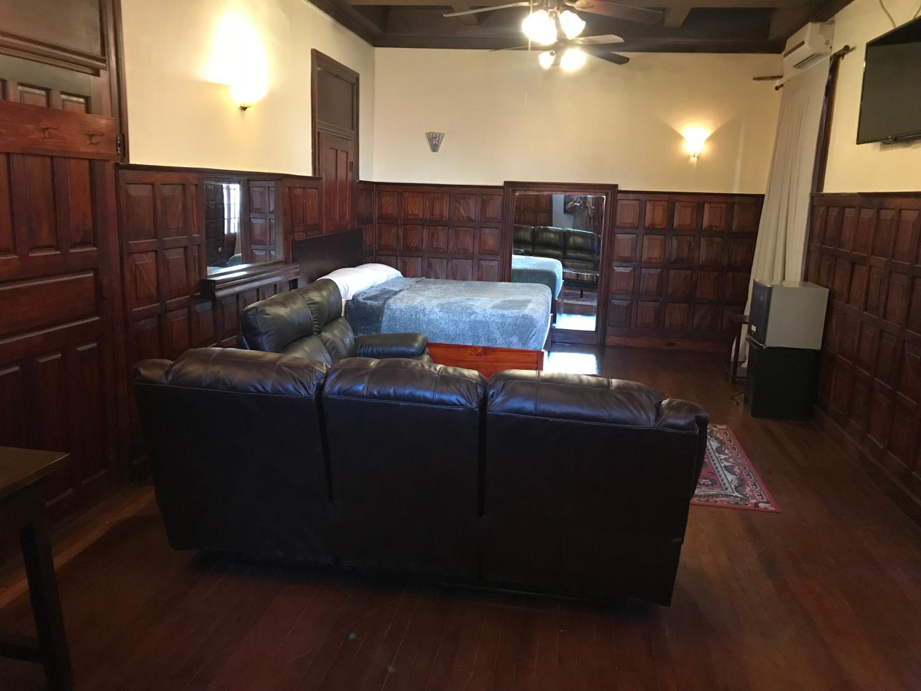 Deluxe King Suite photo 2