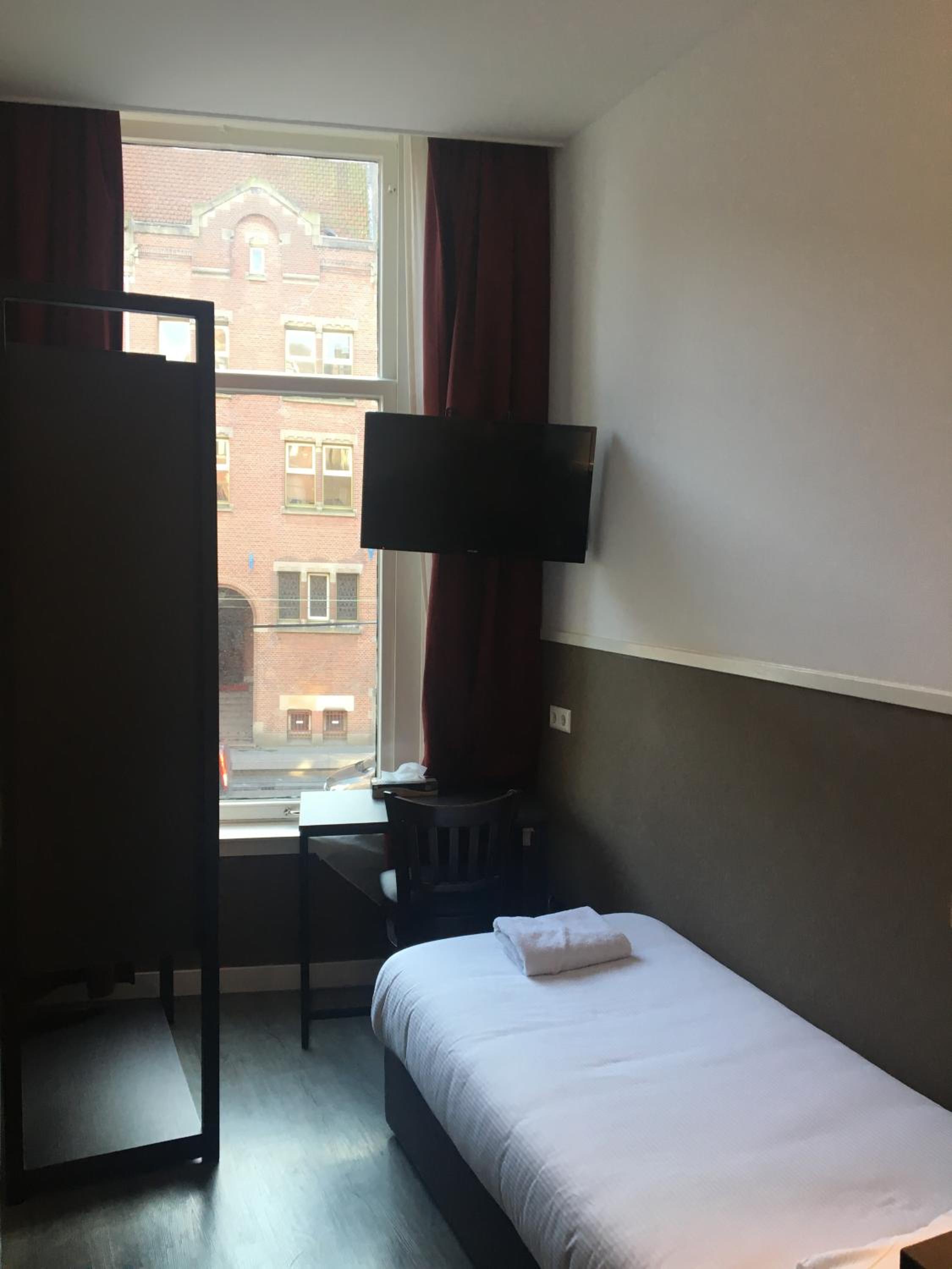 Single Room photo 2
