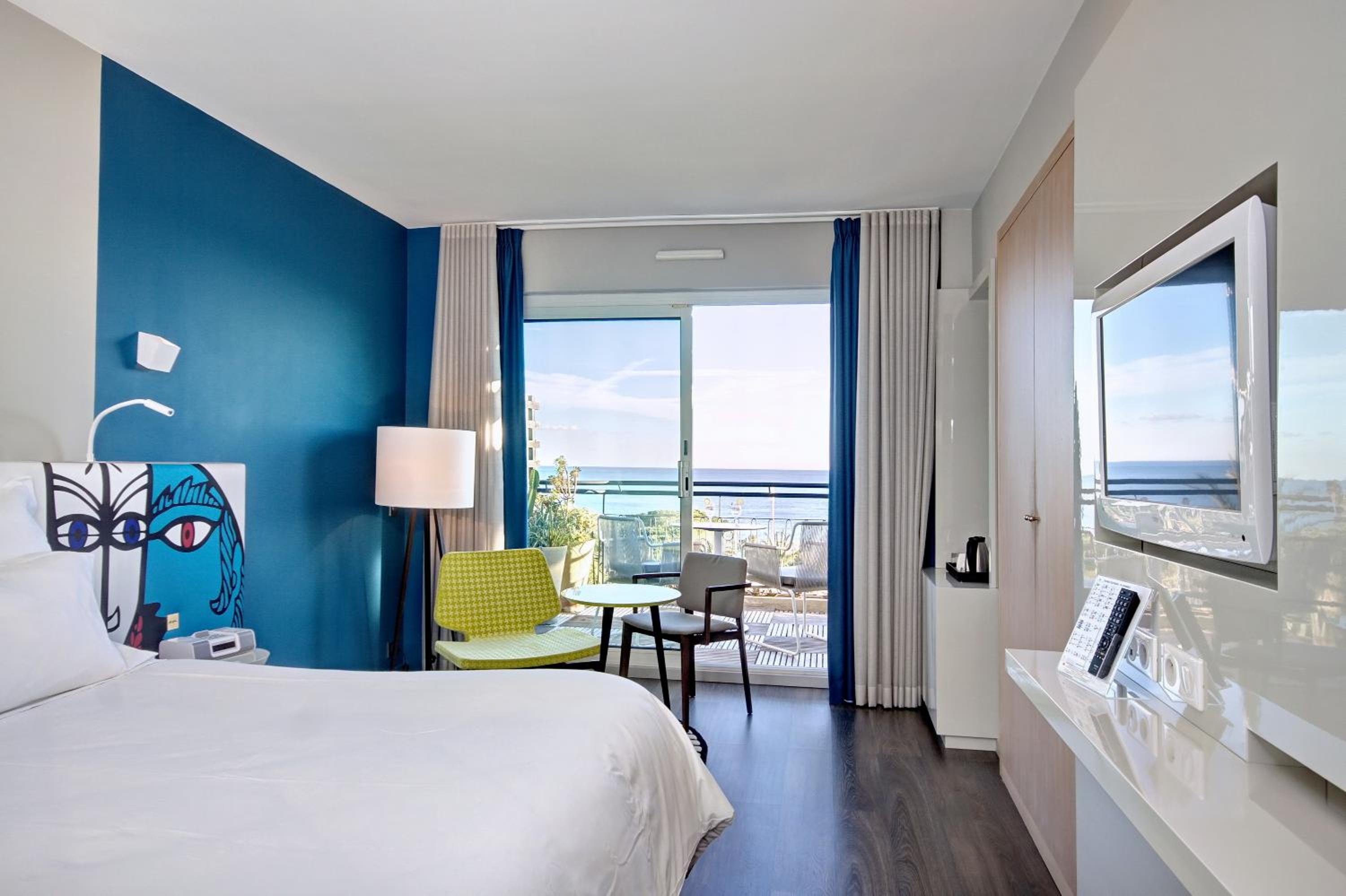 Double Room with Balcony and Sea View - Photo 1