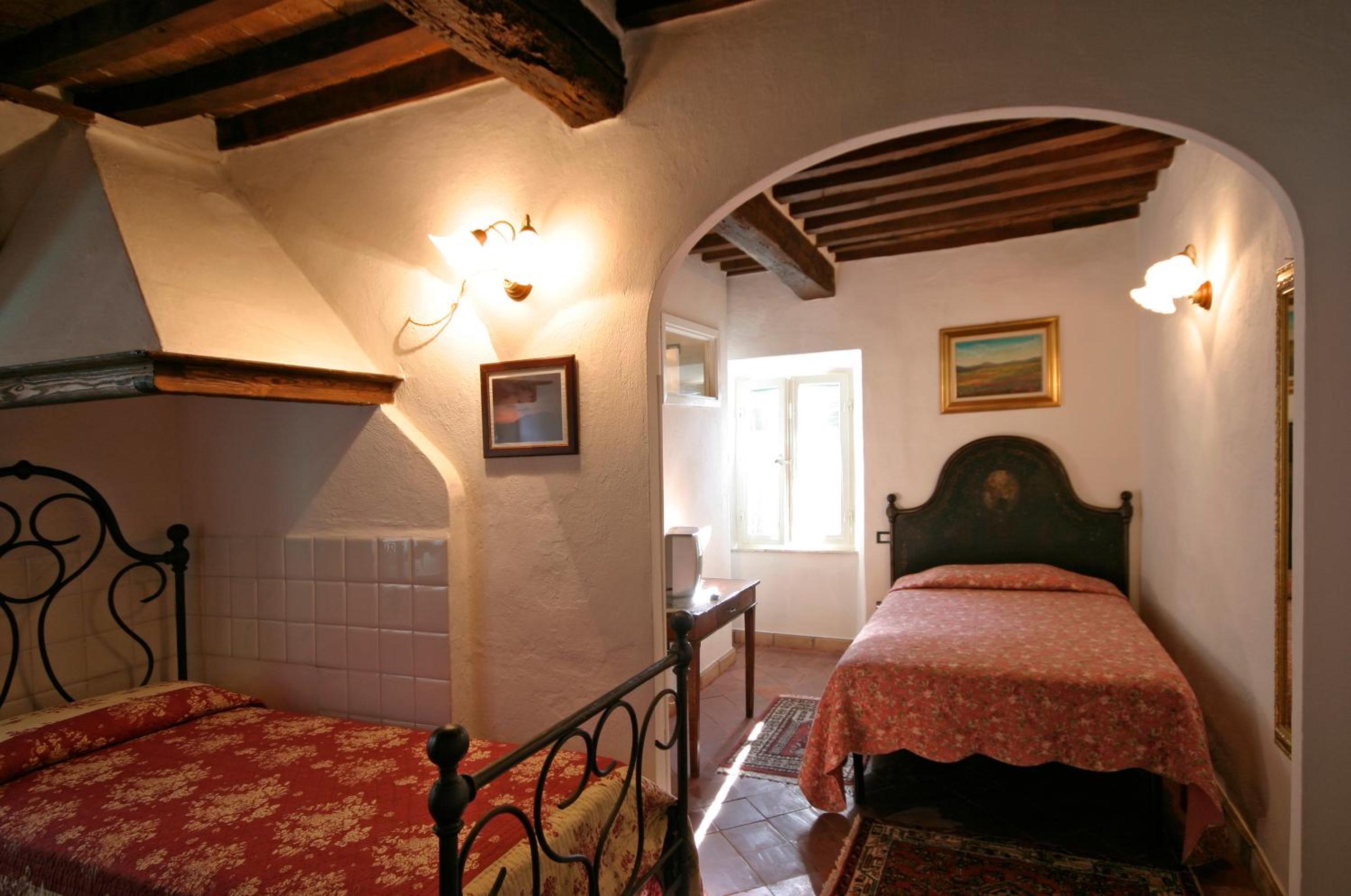 Twin Room with Private Bathroom photo 1