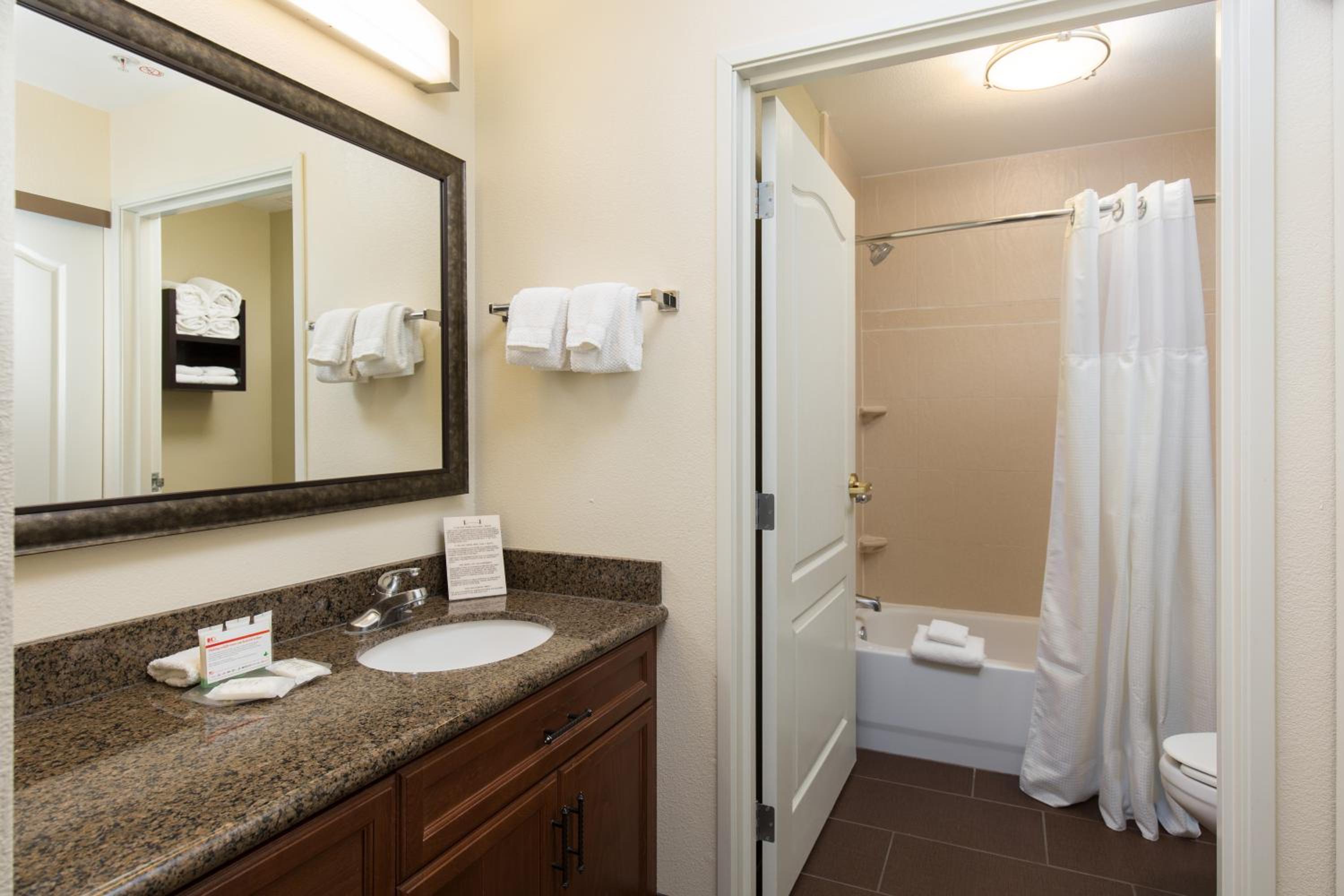 King Room Hearing Mobility Accessible Tub - Non-Smoking  photo 3