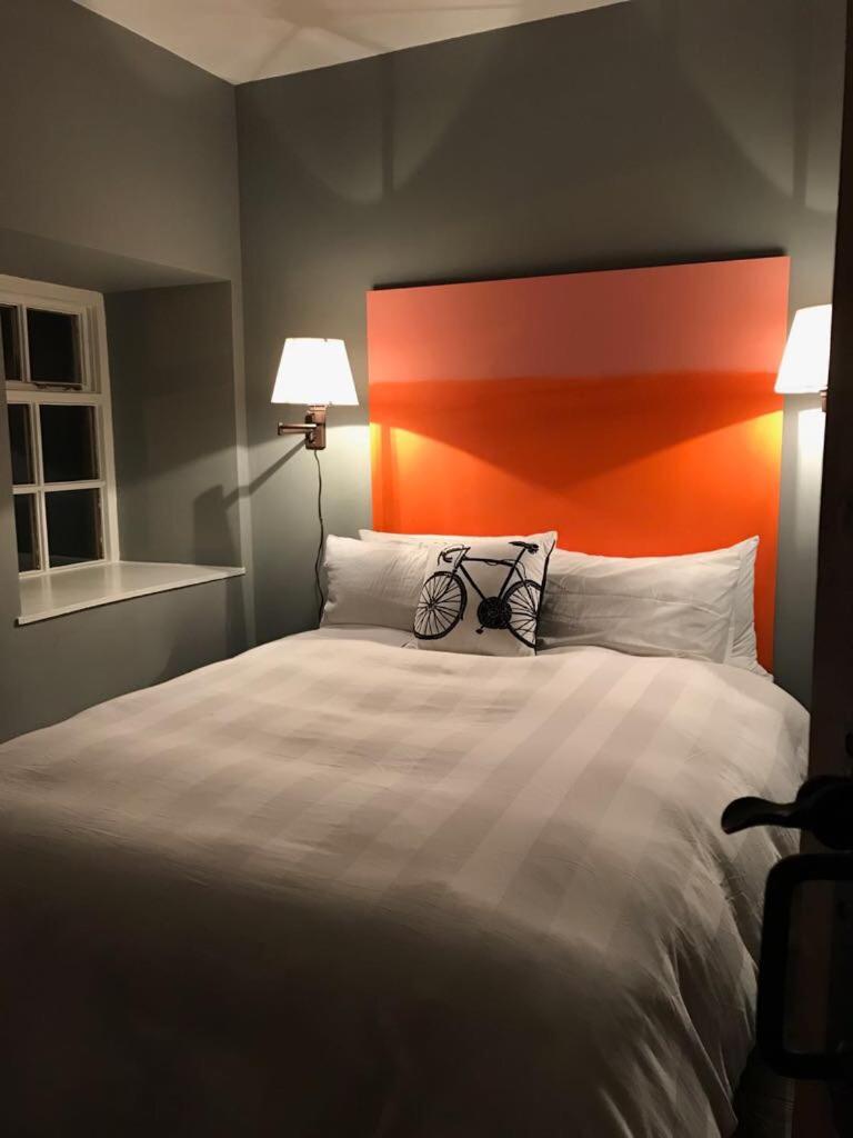 Two-Bedroom Apartment - Photo 16