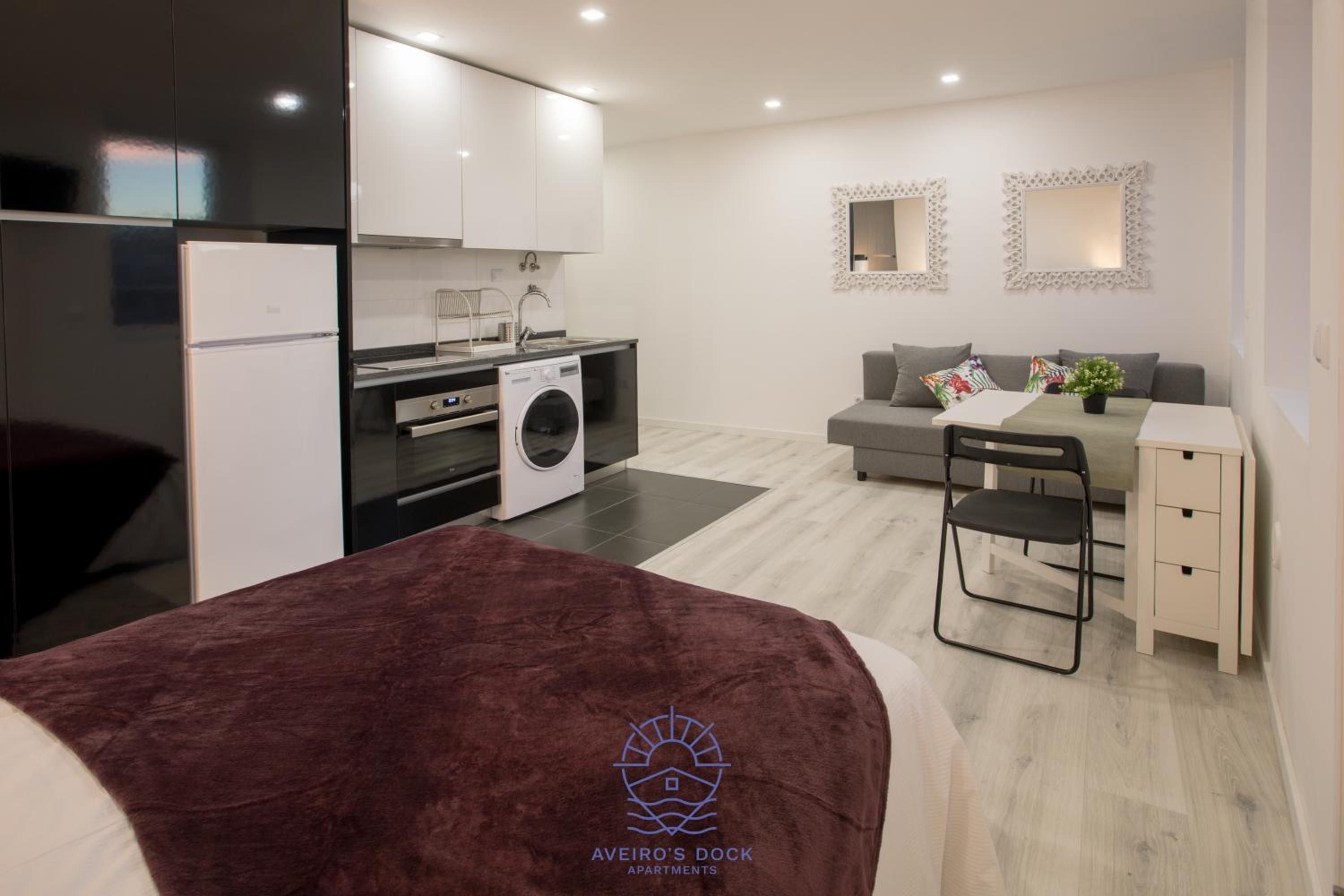 Studio Apartment - Photo 3