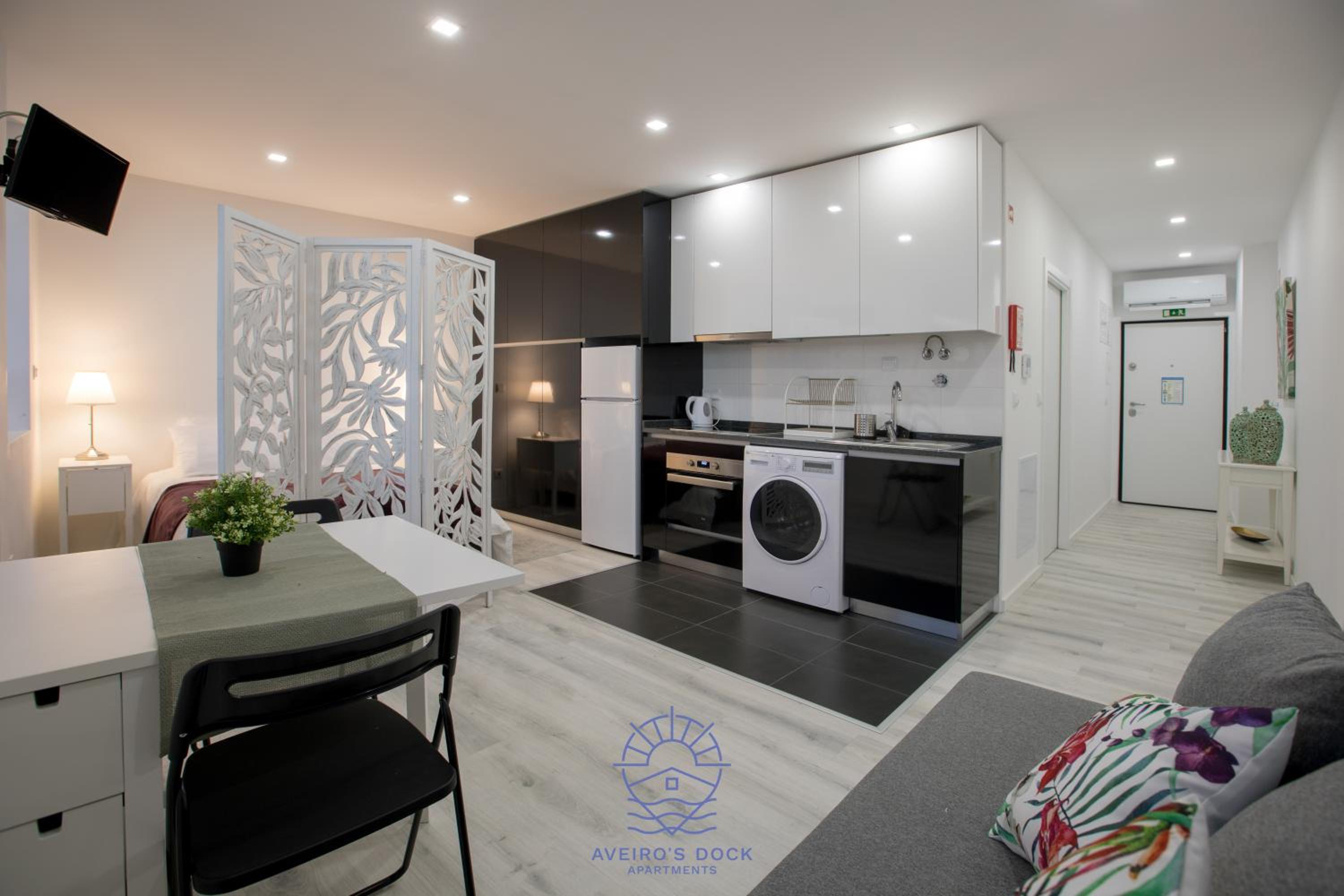 Studio Apartment - Photo 22