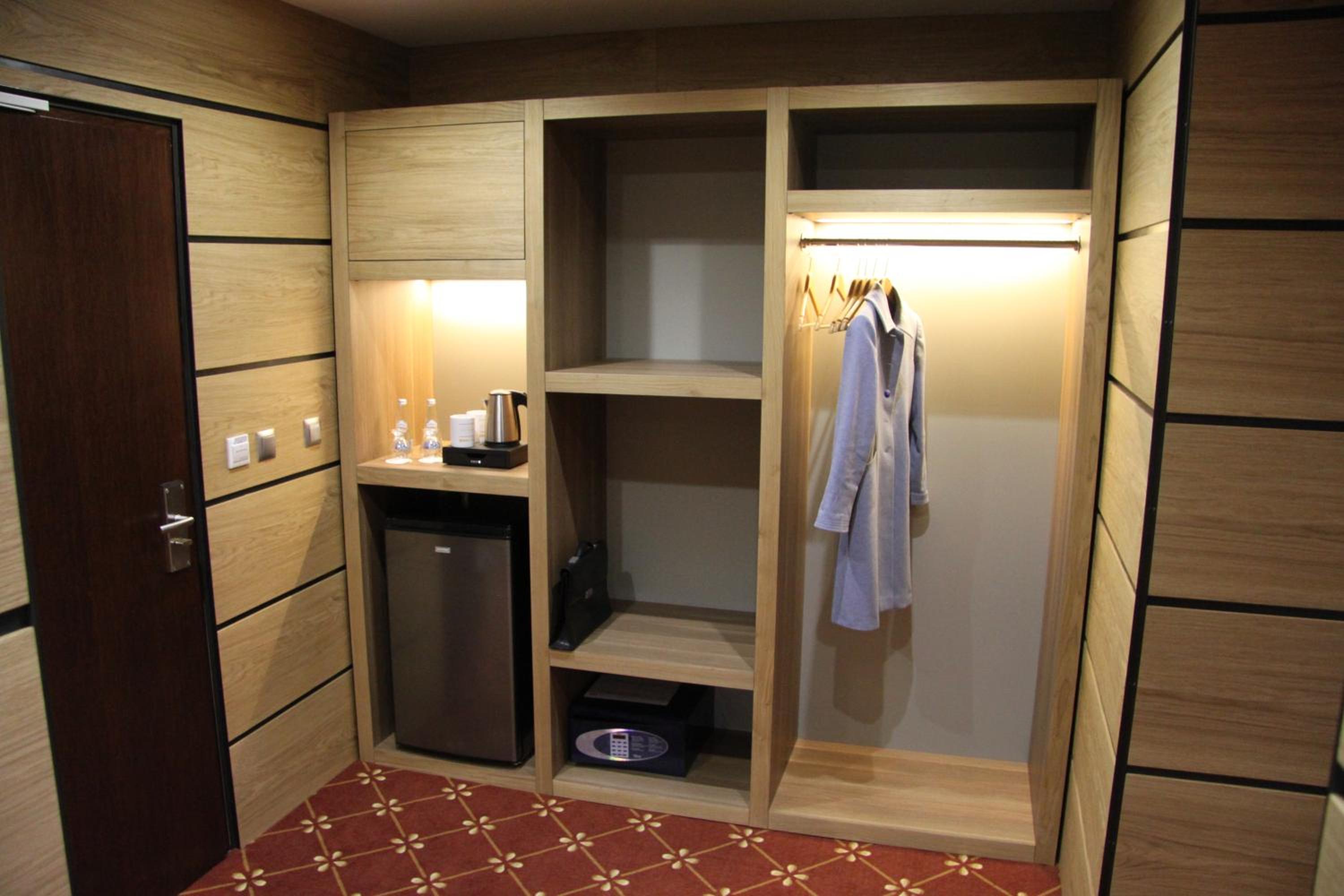 Suite - Photo 1
