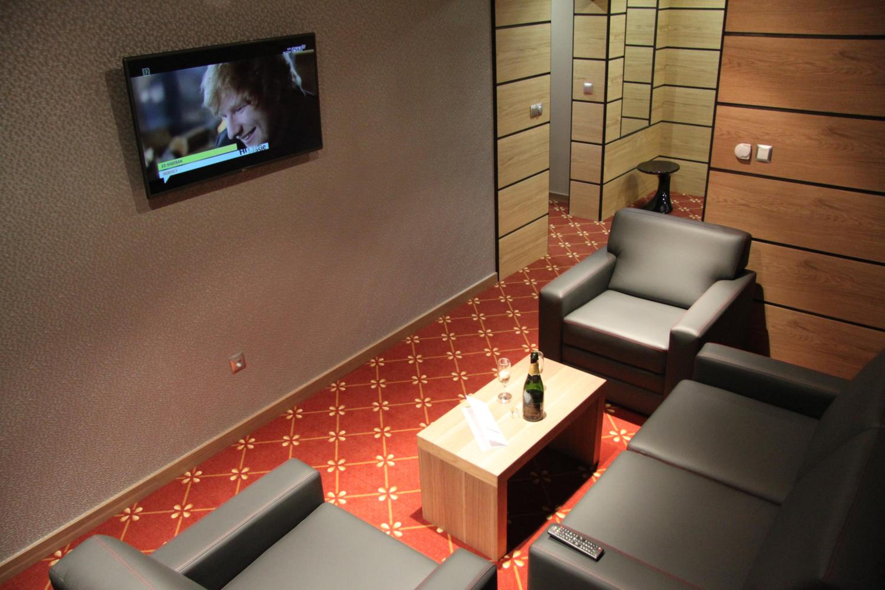 Suite - Photo 3