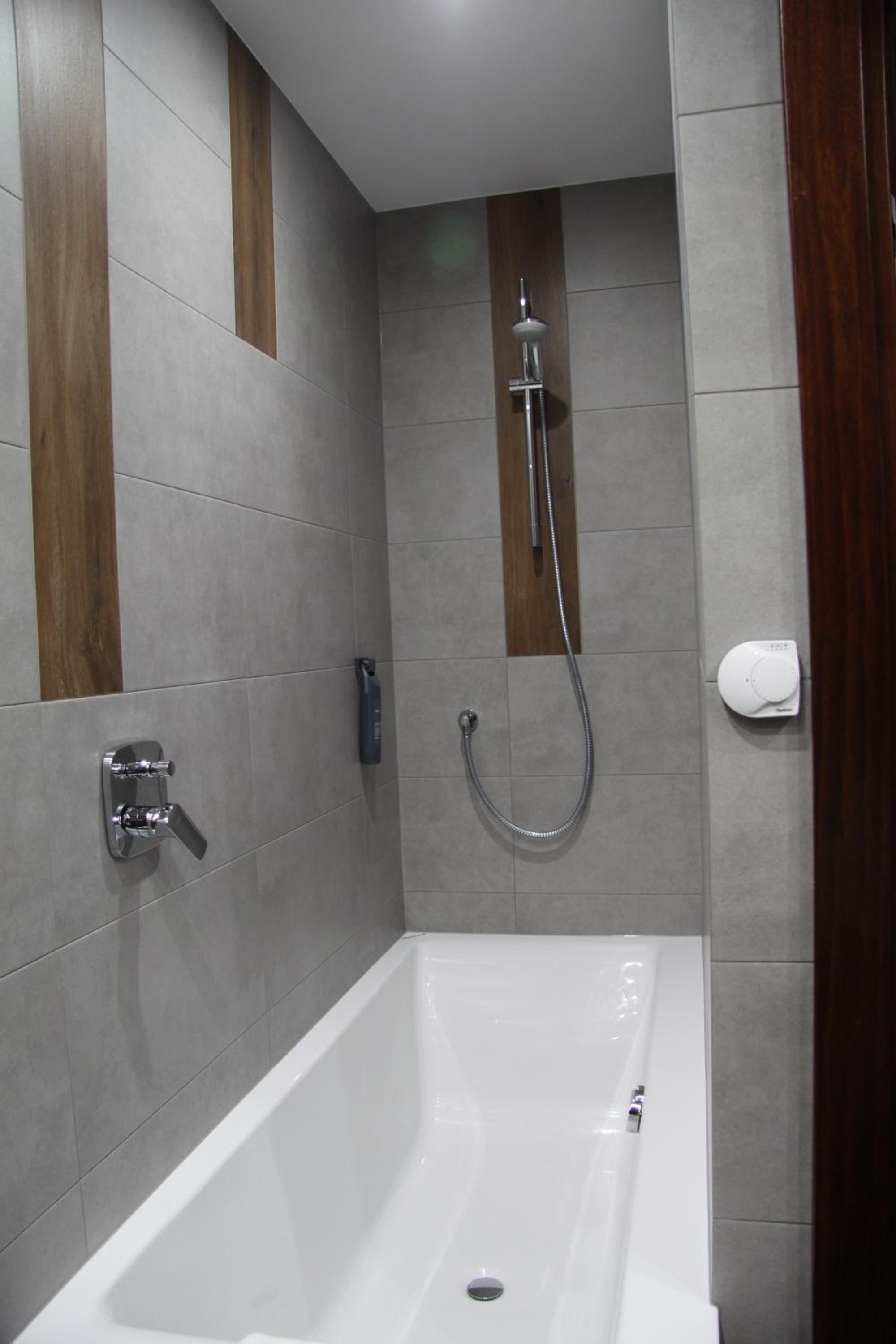 Suite - Photo 10