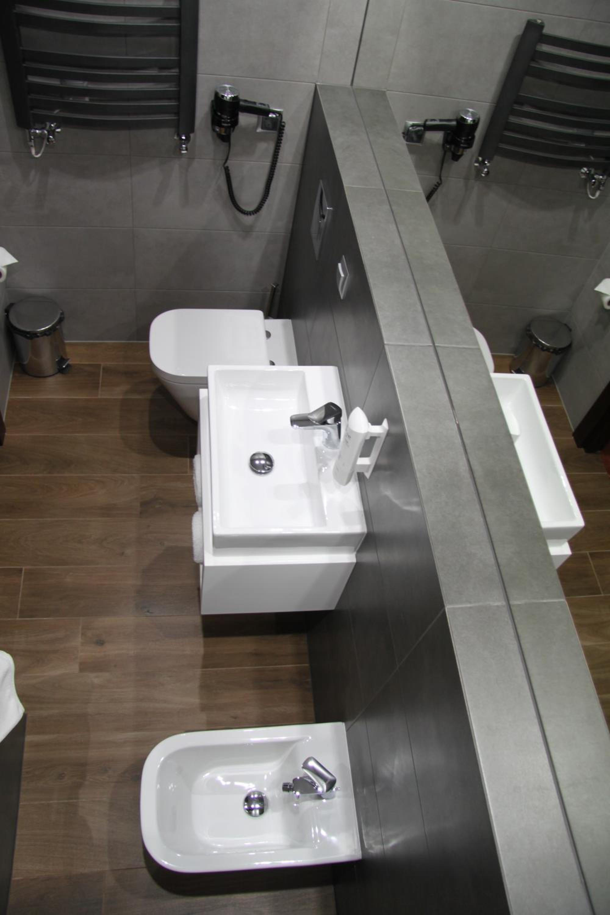 Suite - Photo 9