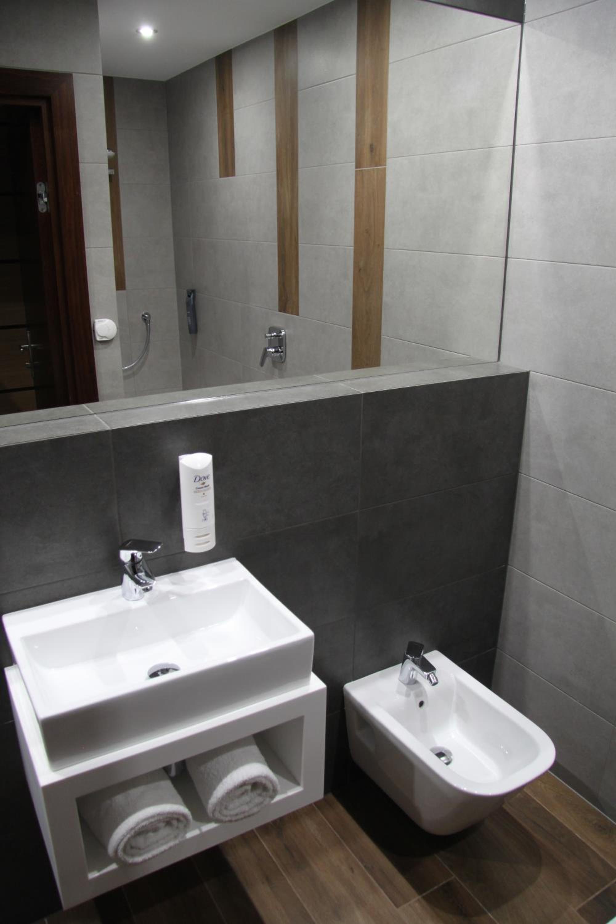 Suite - Photo 19