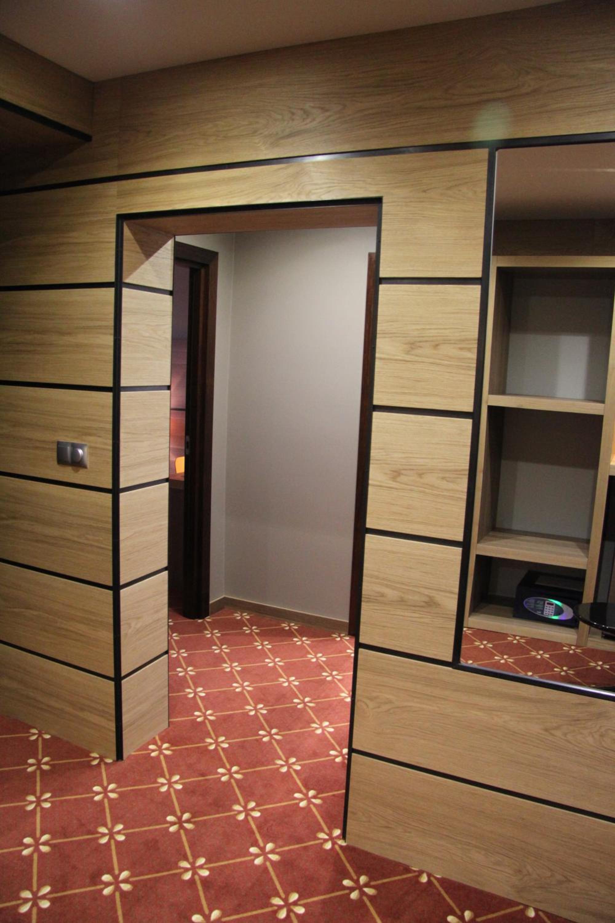 Suite - Photo 18