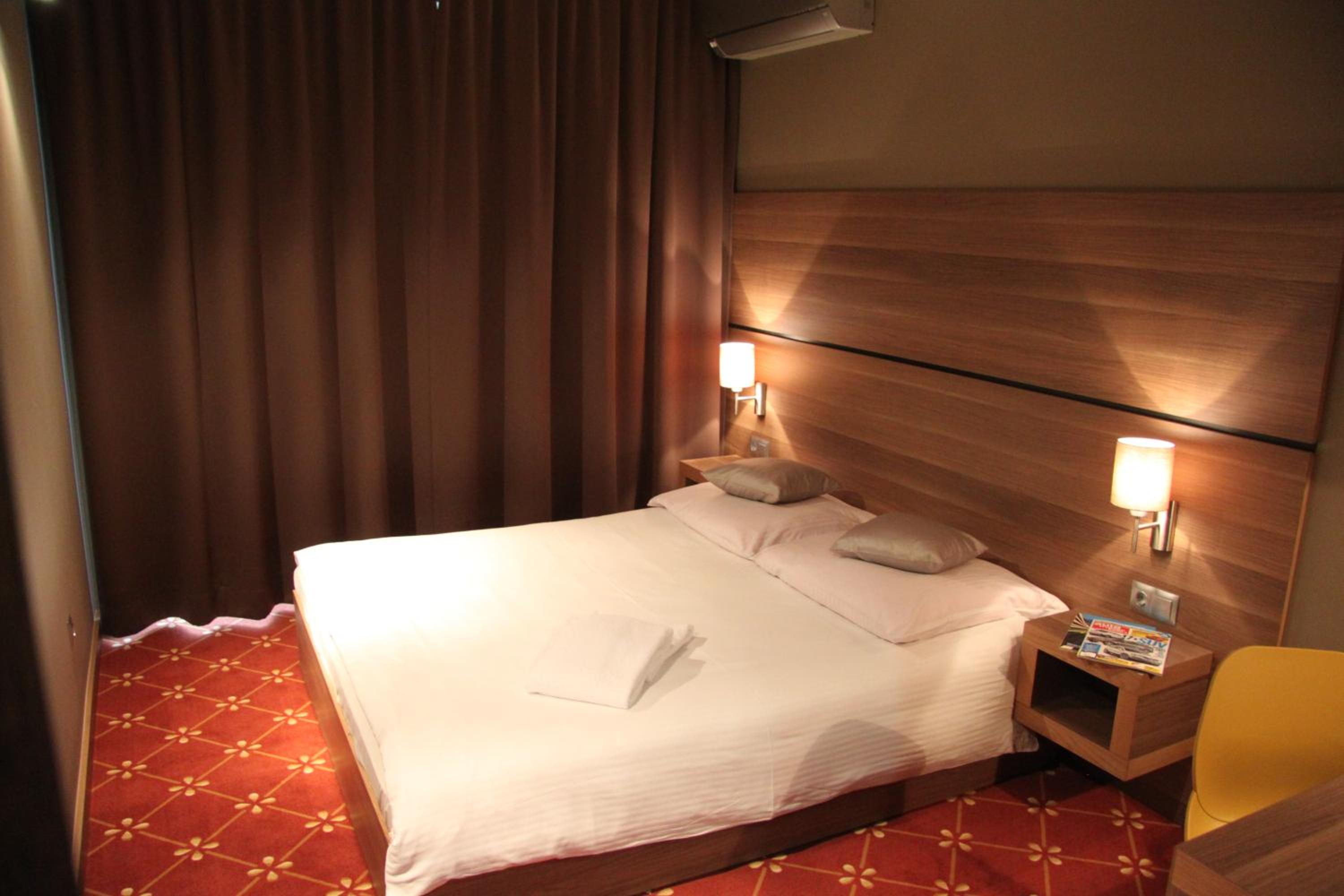 Suite - Photo 17