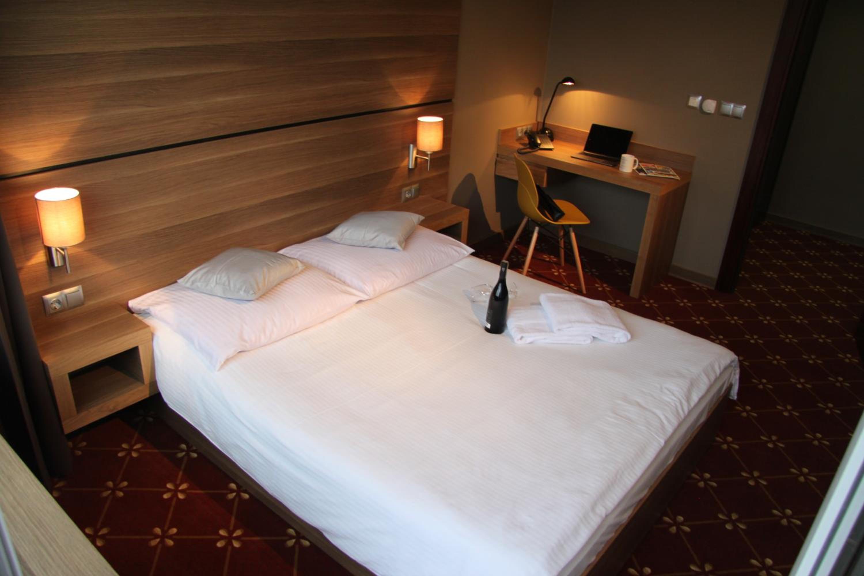 Suite - Photo 16