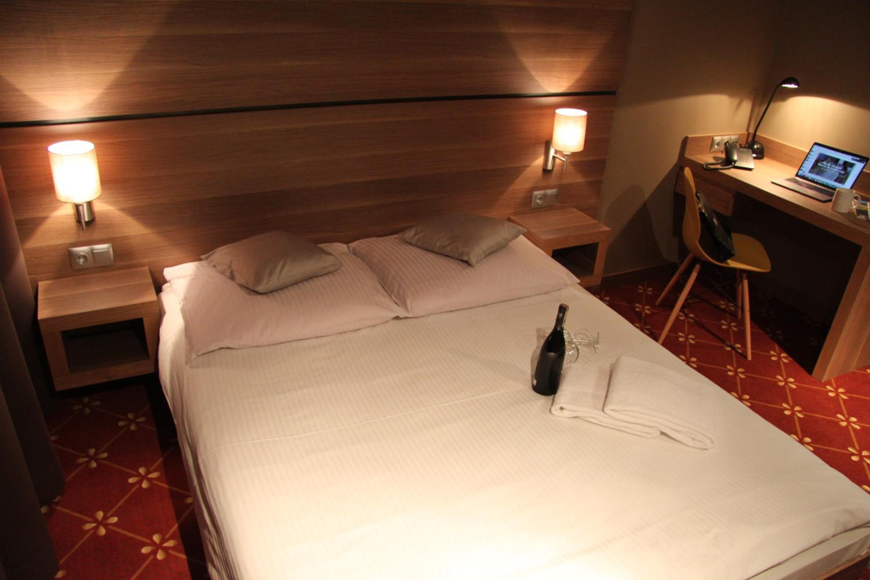Suite - Photo 15