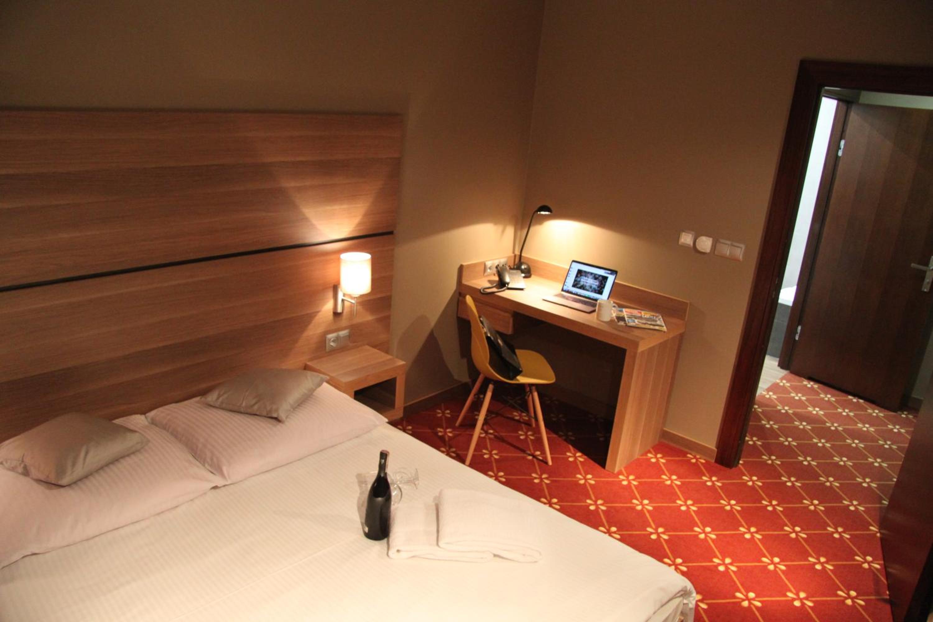 Suite - Photo 14