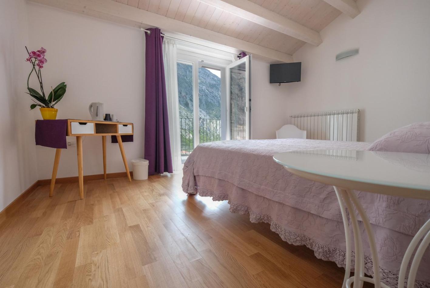 Double Room with Terrace - Photo 4