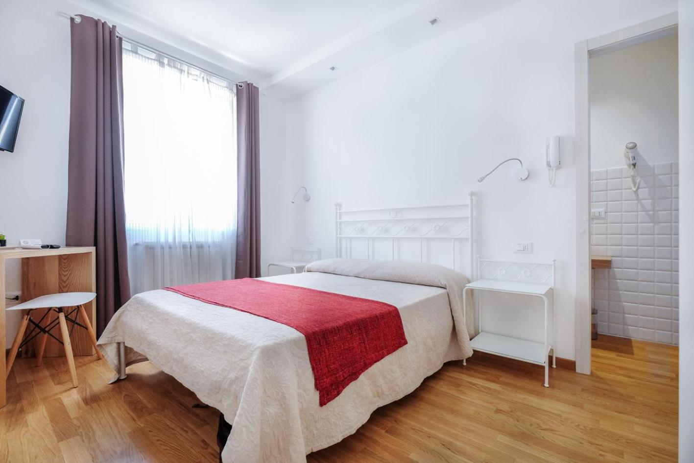 Double Room - Photo 2