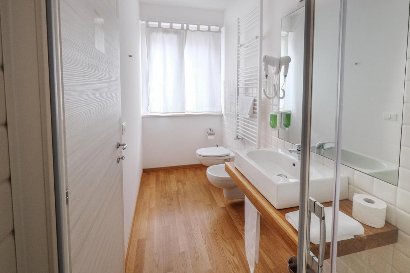 Double Room - Photo 6