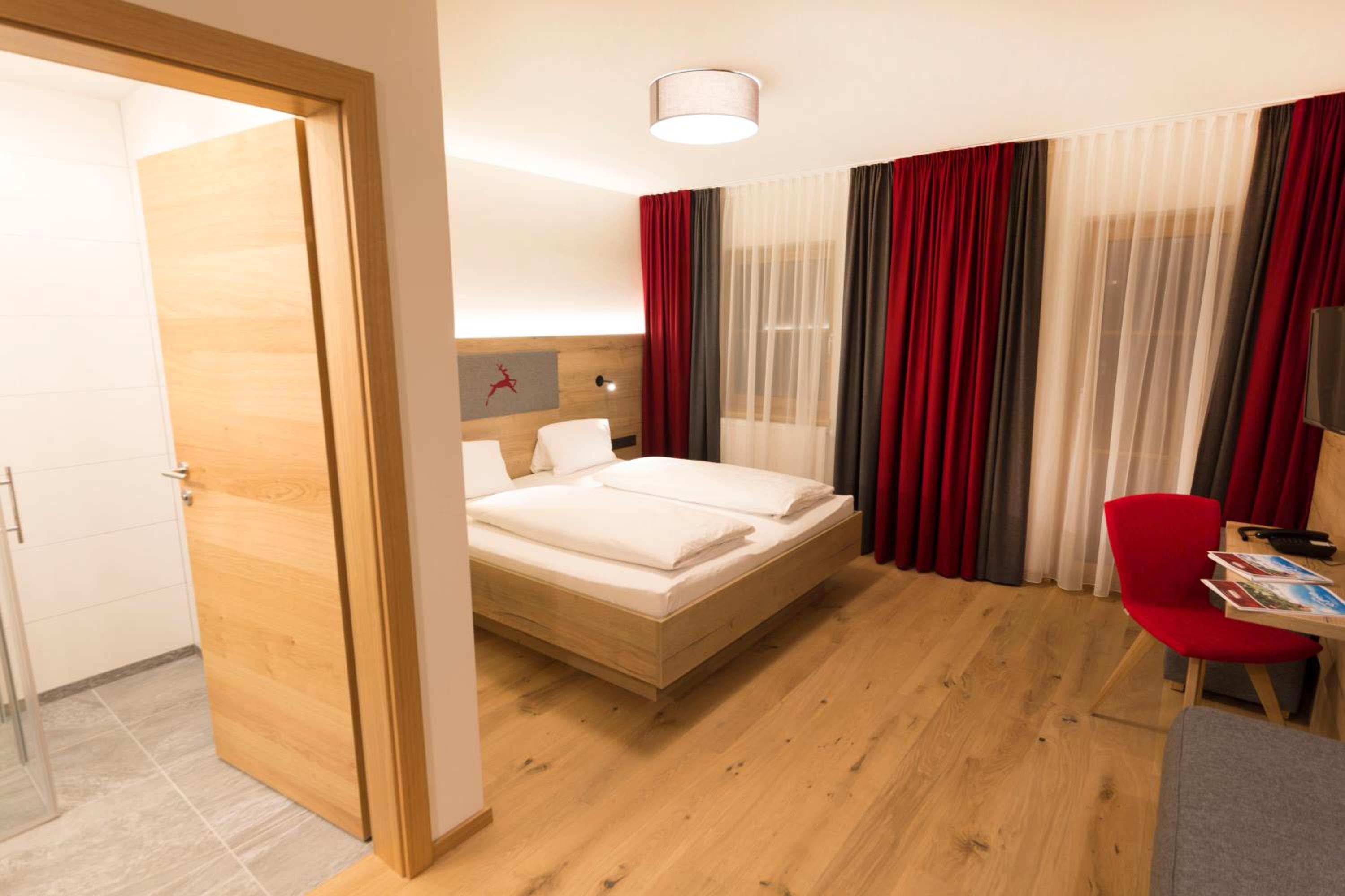 Family Room (2 Adults + 1 Child)