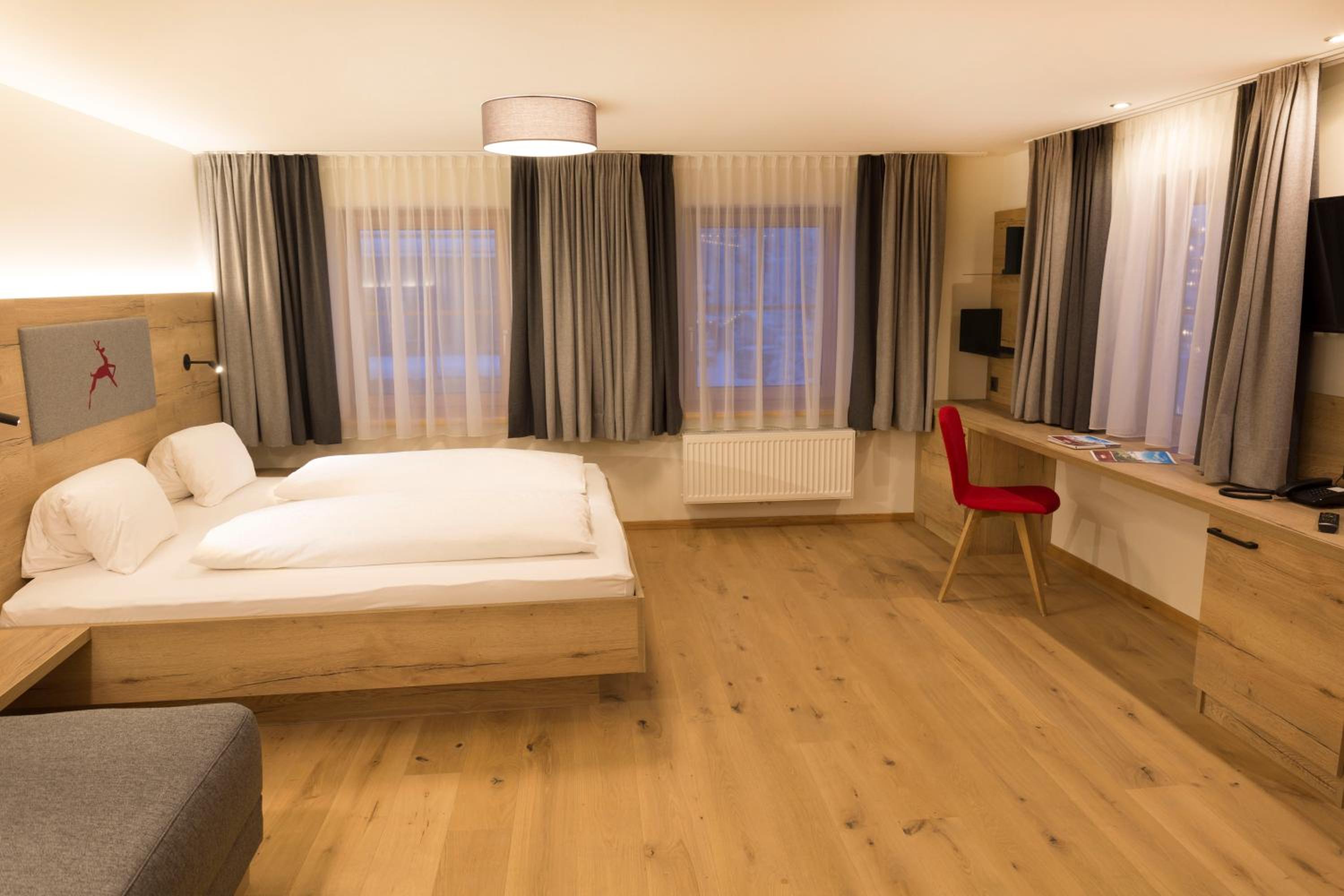 Family Room (2 Adults + 1 Child)