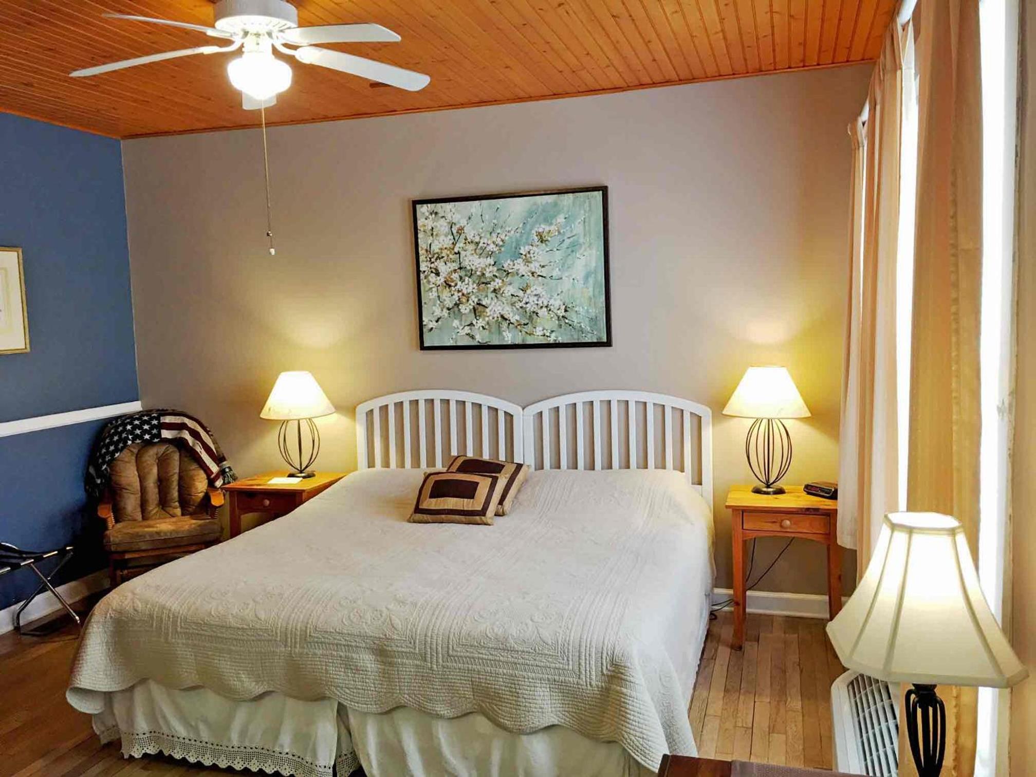 Lodge Room - Photo 11