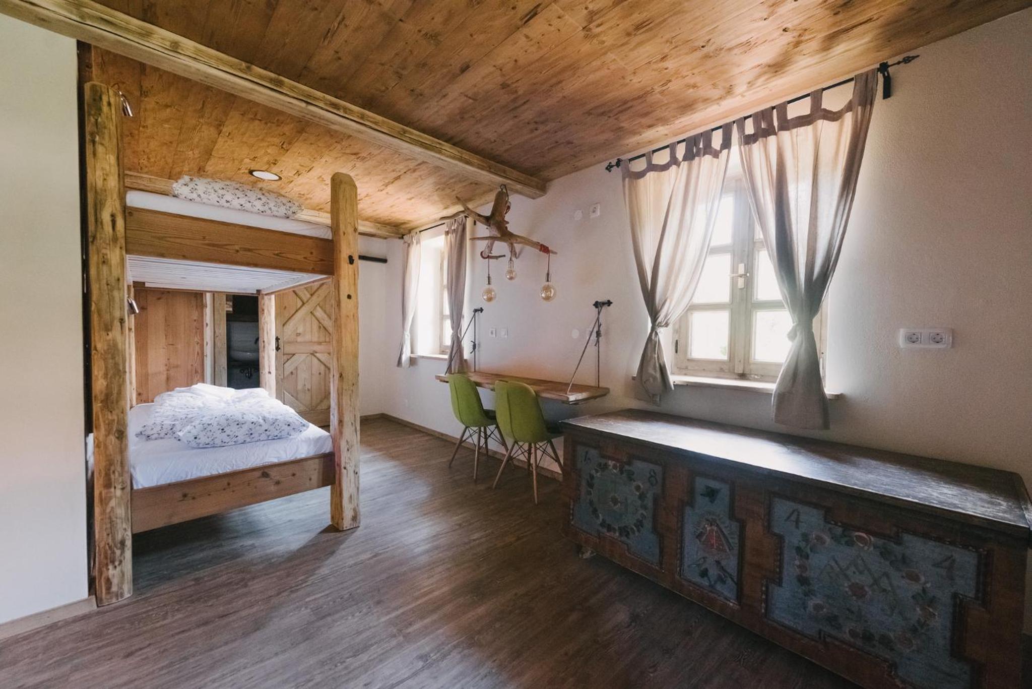 Bed in 6-Bed Mixed Dormitory Room photo 1