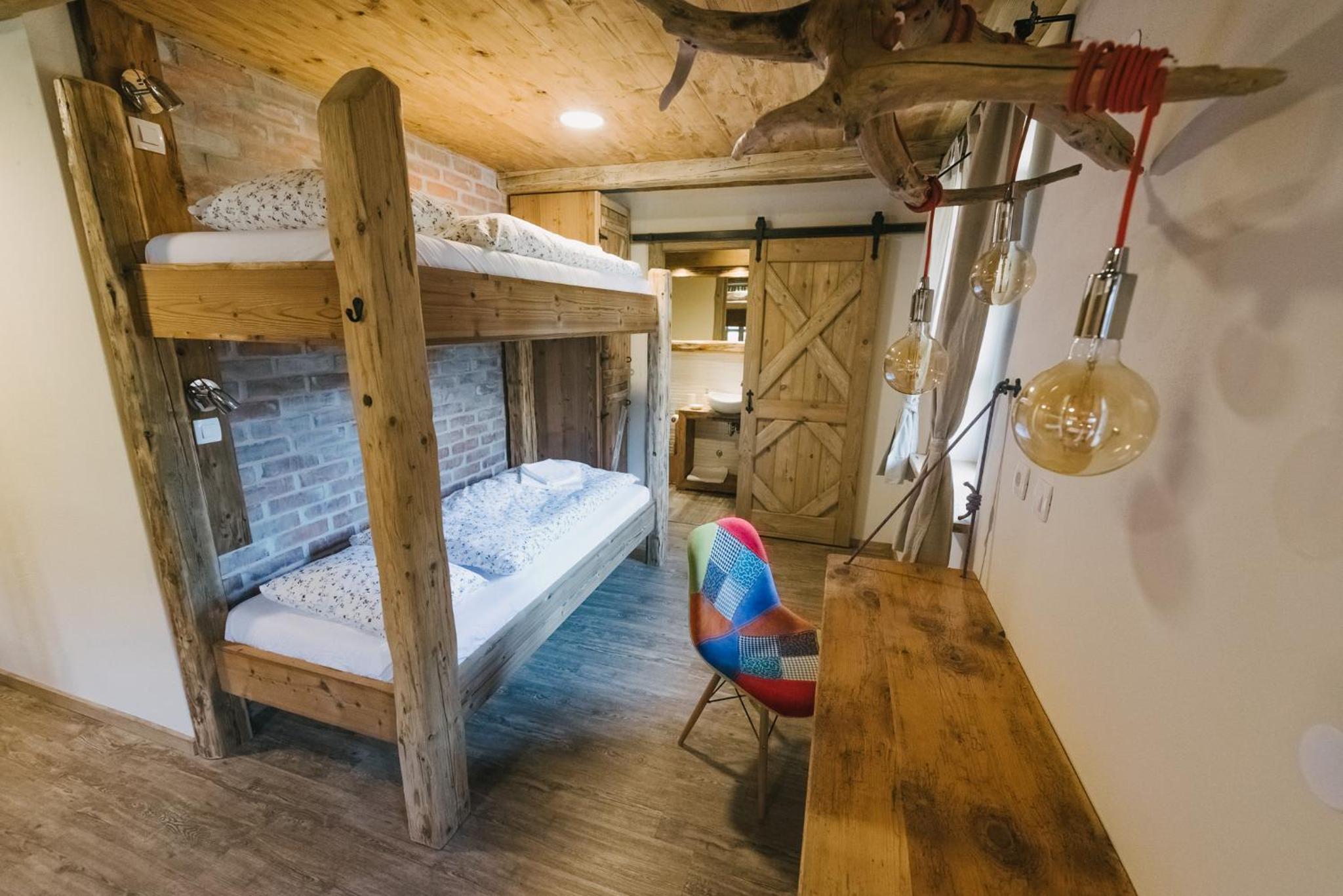 Bed in 6-Bed Mixed Dormitory Room photo 3