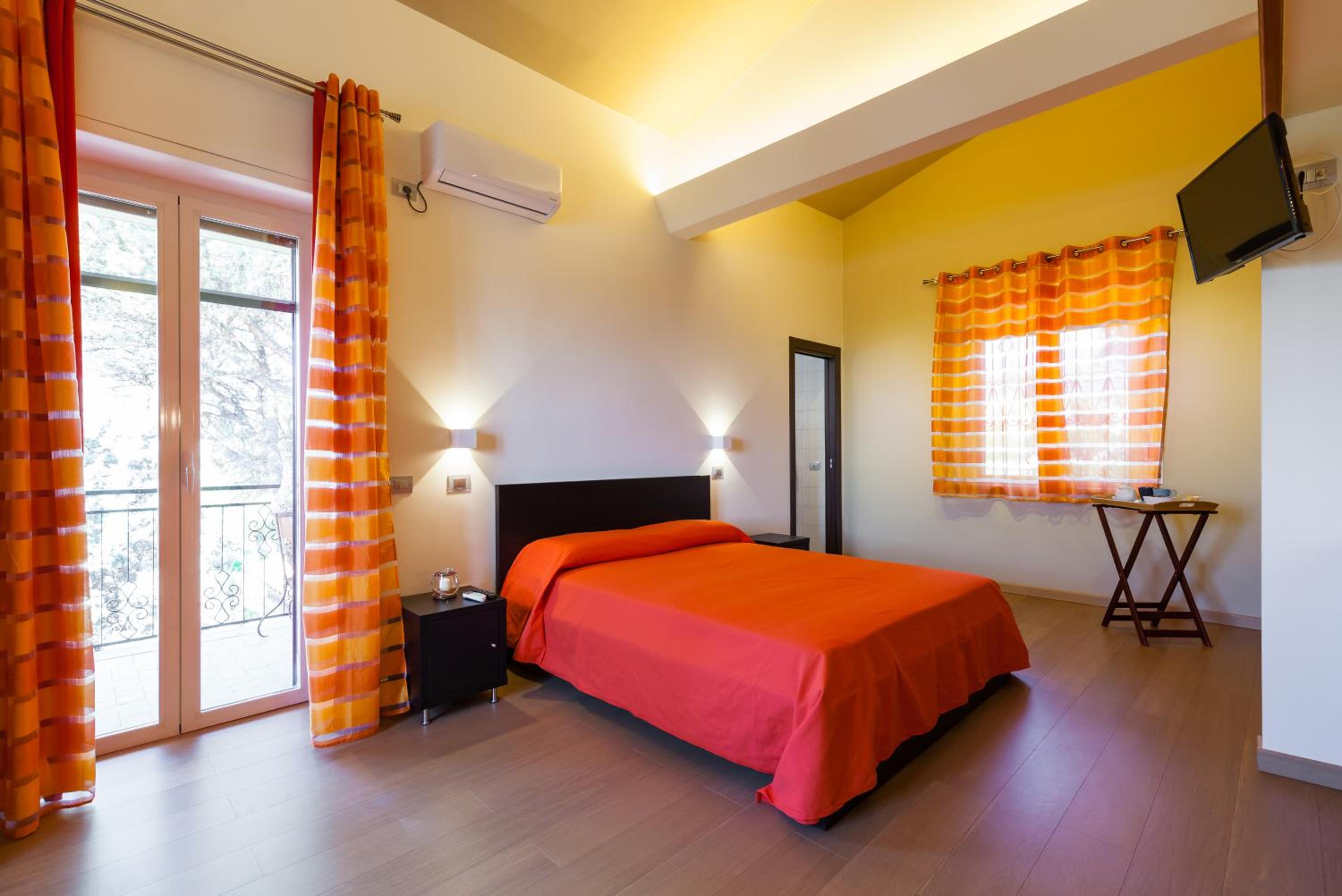 Deluxe Double or Twin Room with Pool View