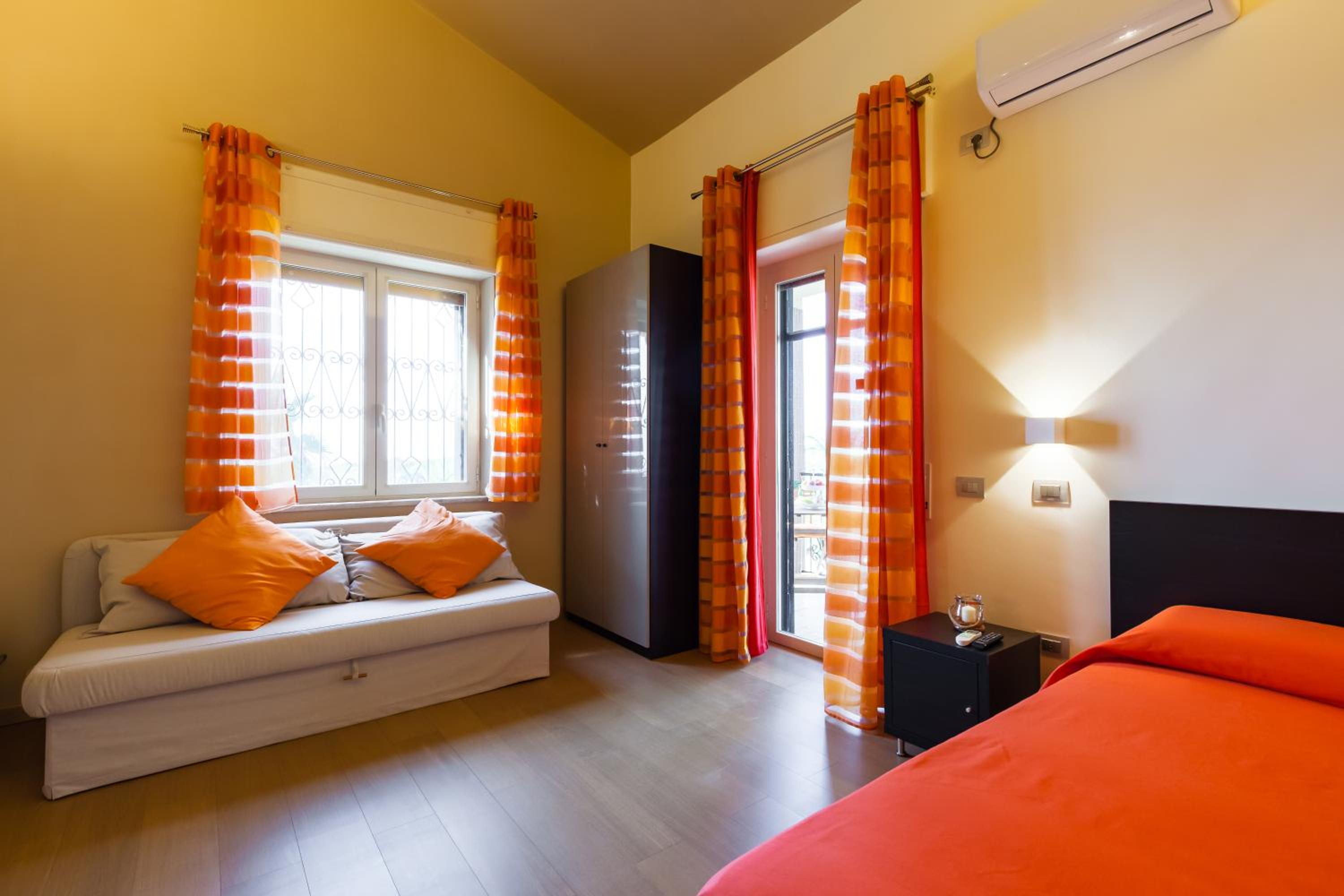 Deluxe Double or Twin Room with Pool View photo 2