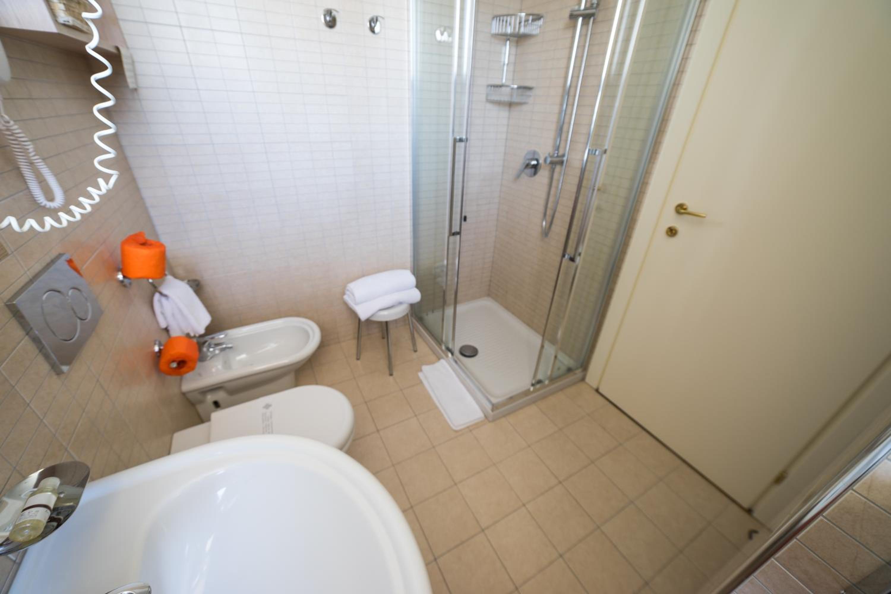 Superior Double or Twin Room - Photo 10