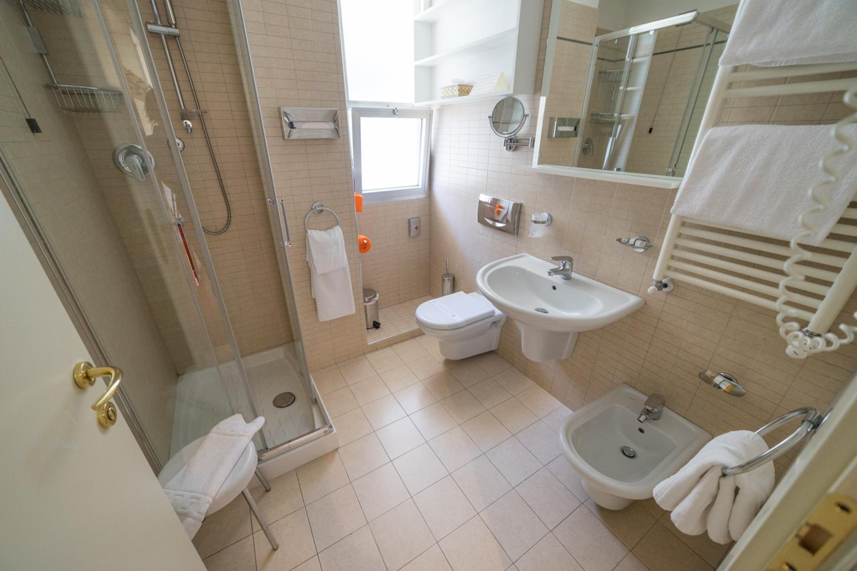 Superior Double or Twin Room - Photo 11