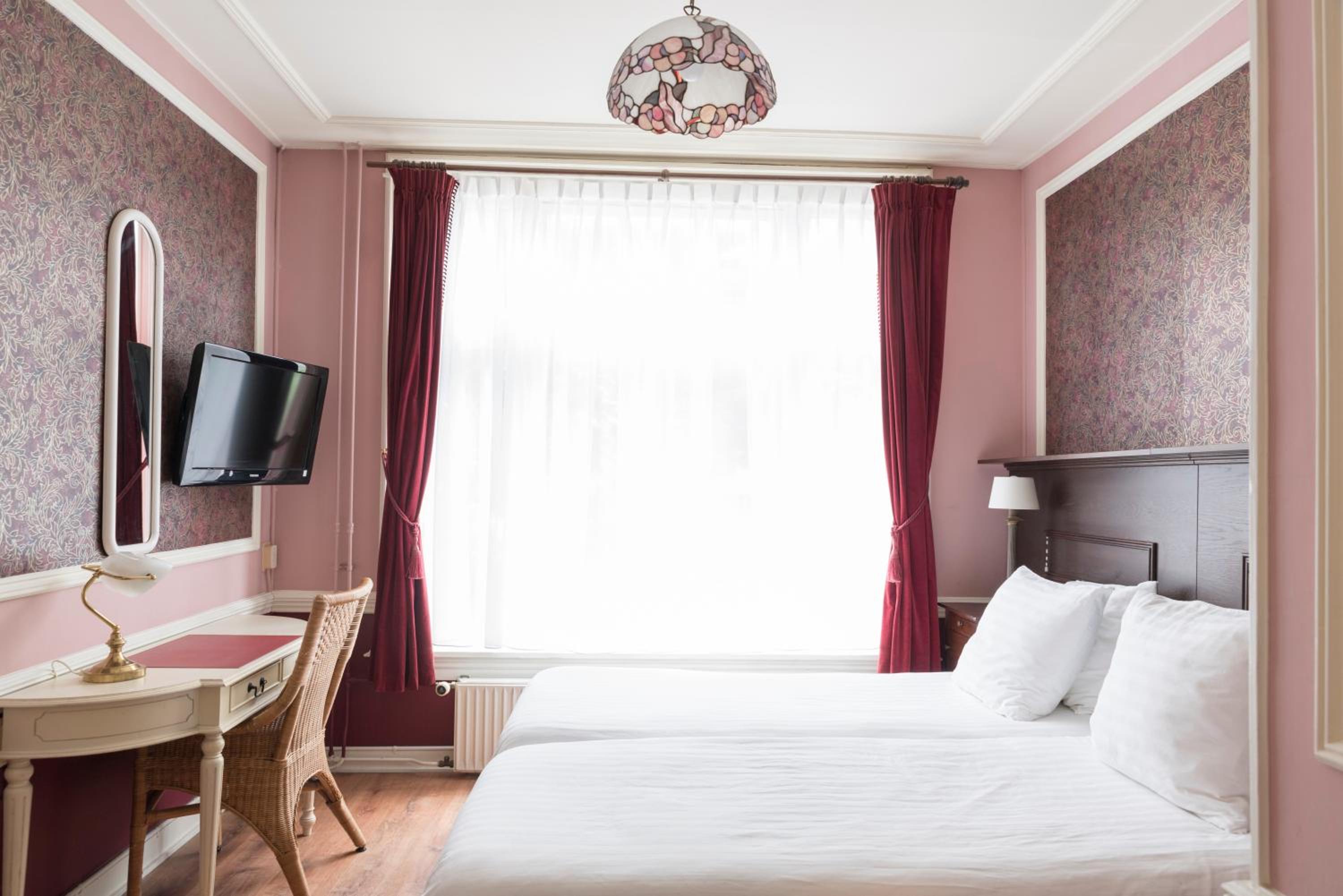 Twin Room - Photo 1