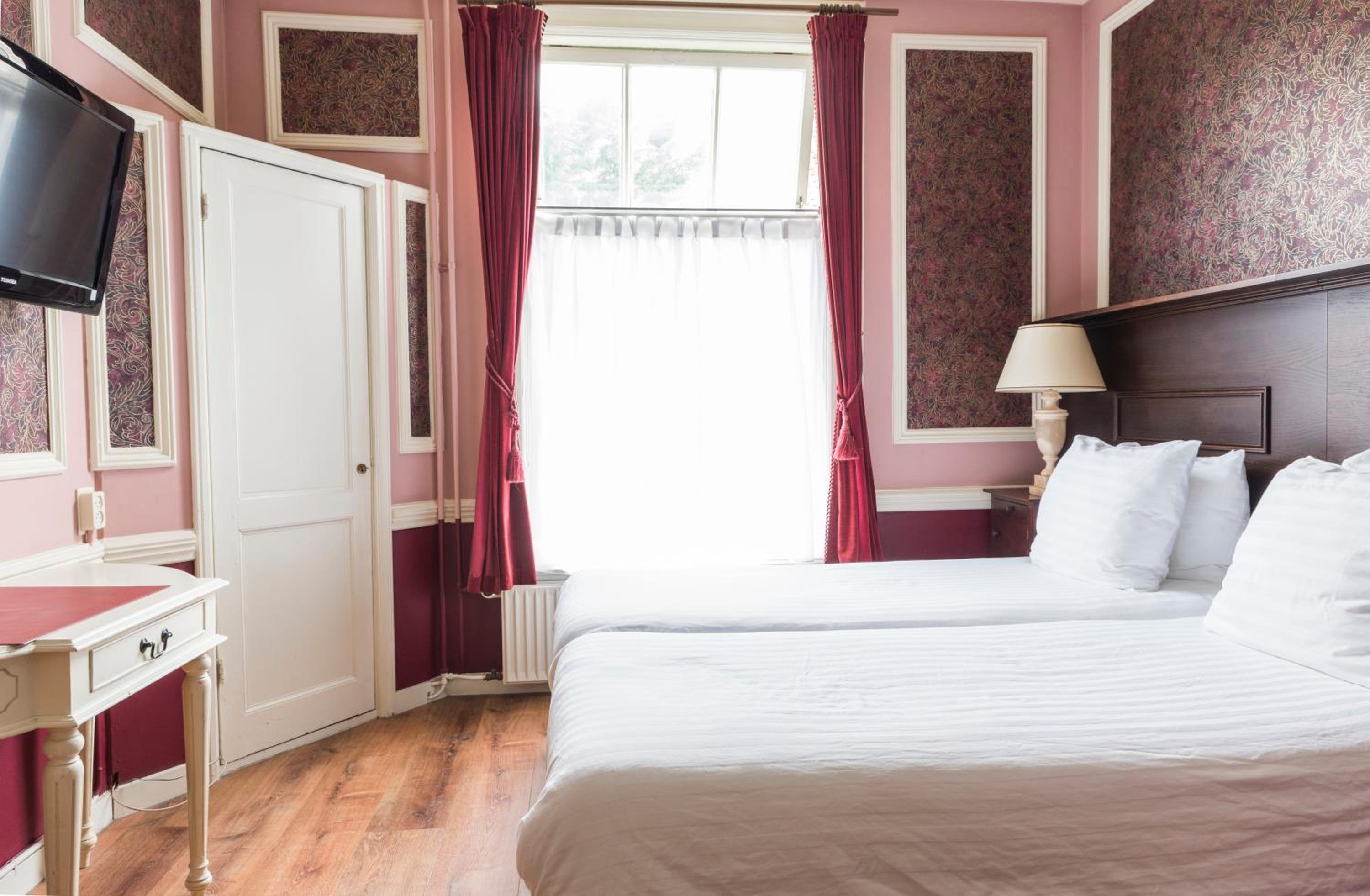Twin Room - Photo 17