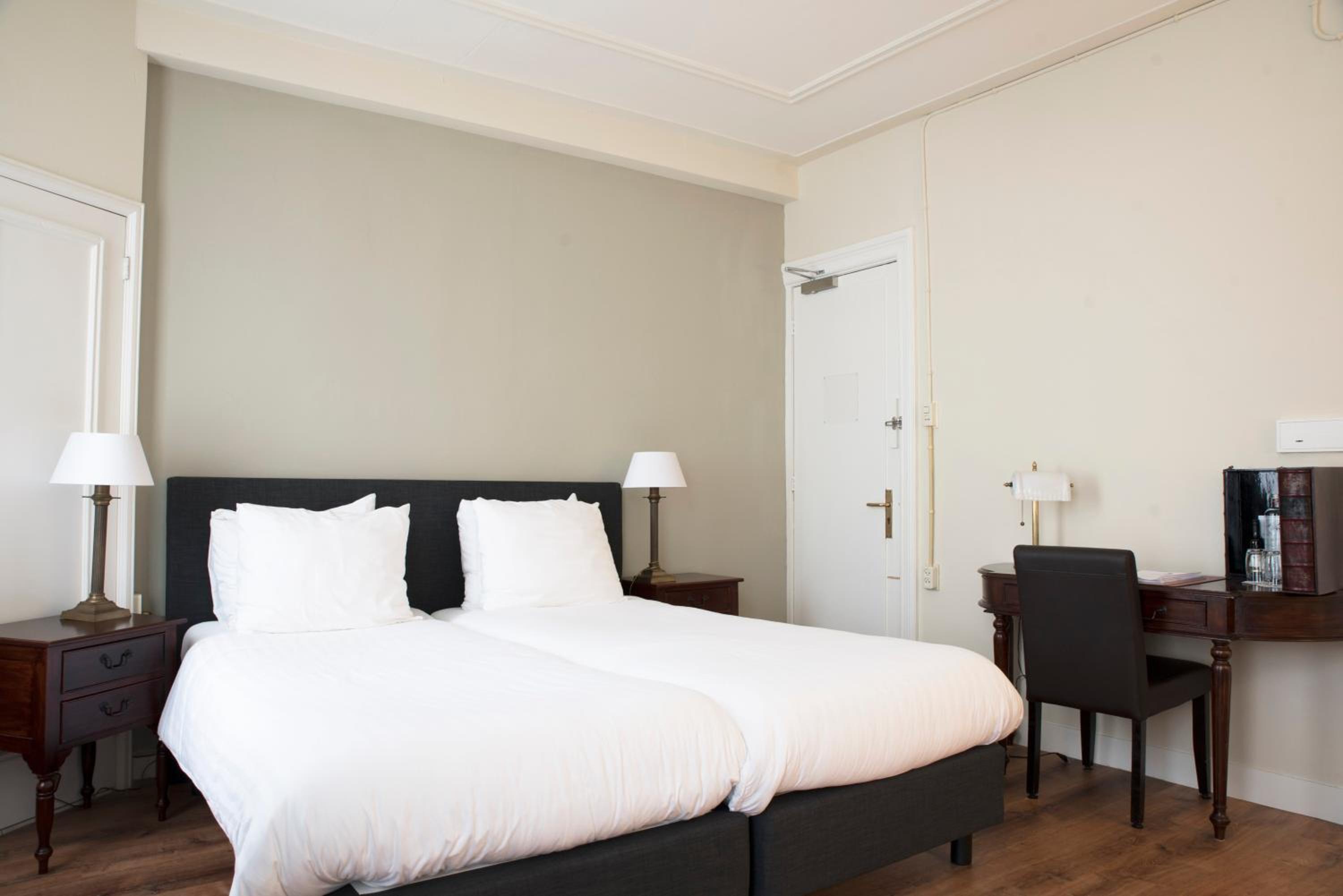Twin Room - Photo 20