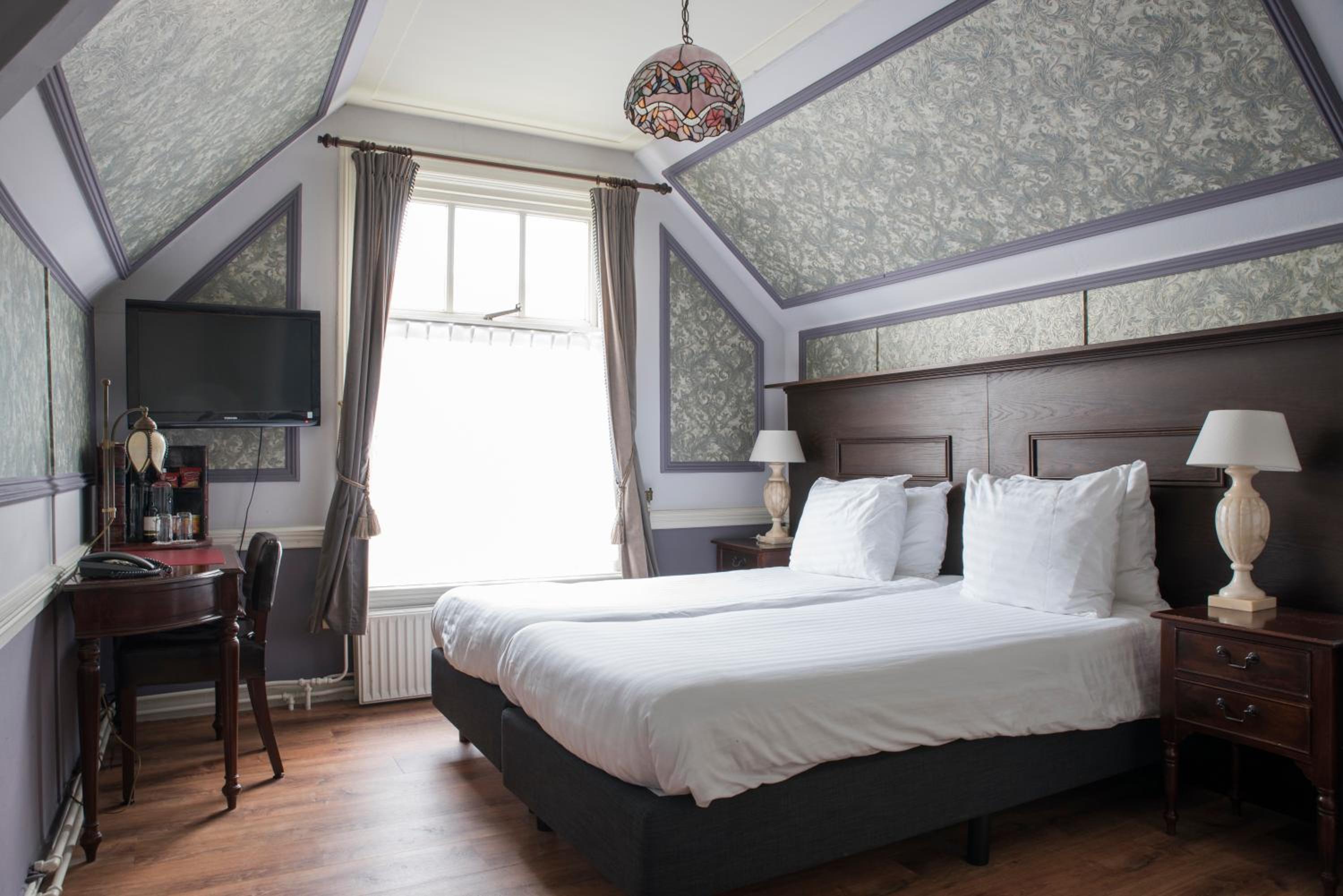 Twin Room - Photo 9
