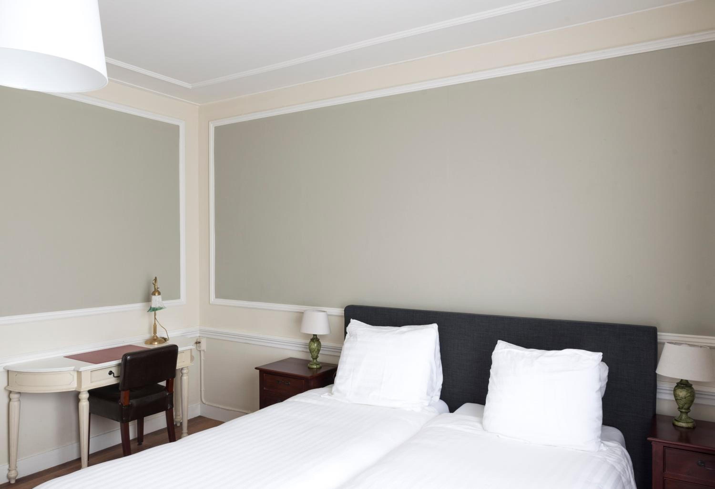 Twin Room - Photo 11