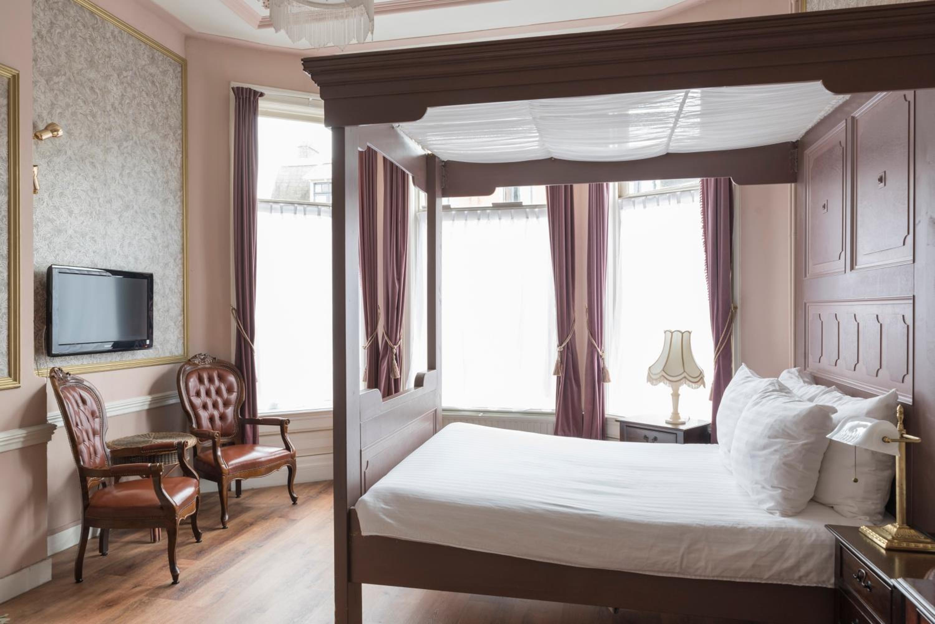 Double Room - Photo 16