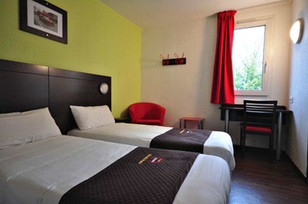 2 Single Beds - Photo 3