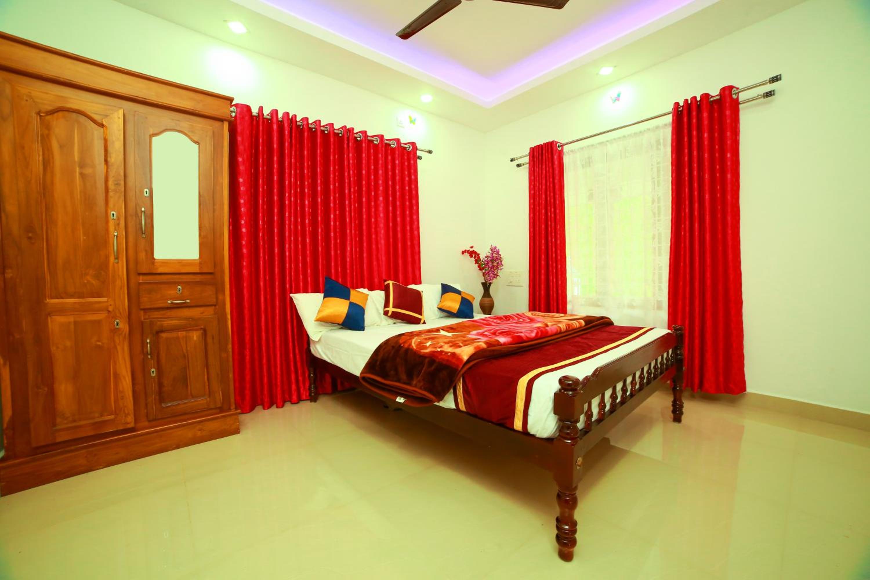 Villa - Photo 1