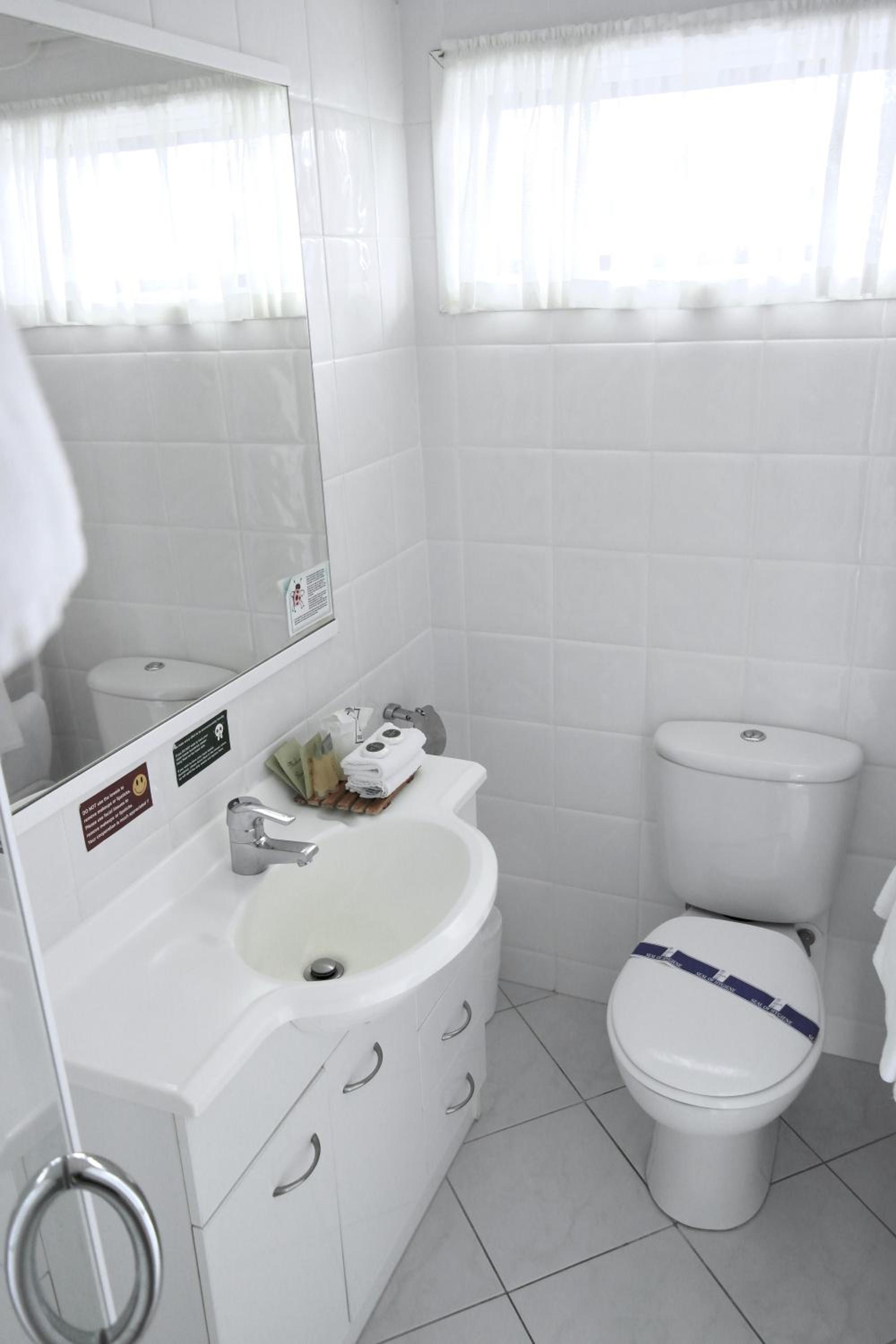 One-Bedroom Suite with Sea View - Upper Floor
