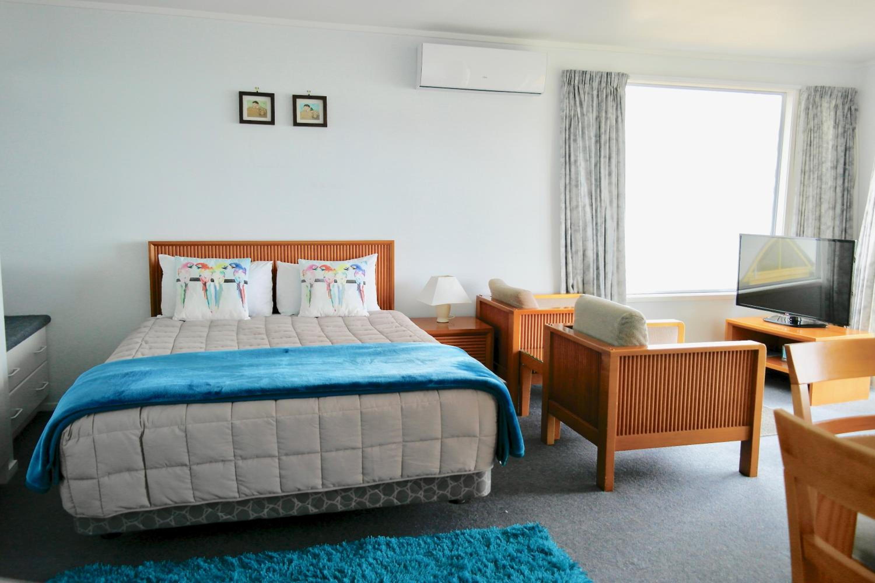 One-Bedroom Suite with Sea View - Upper Floor