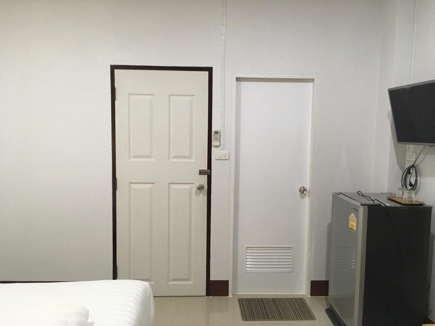 Standard Double Room - Photo 9