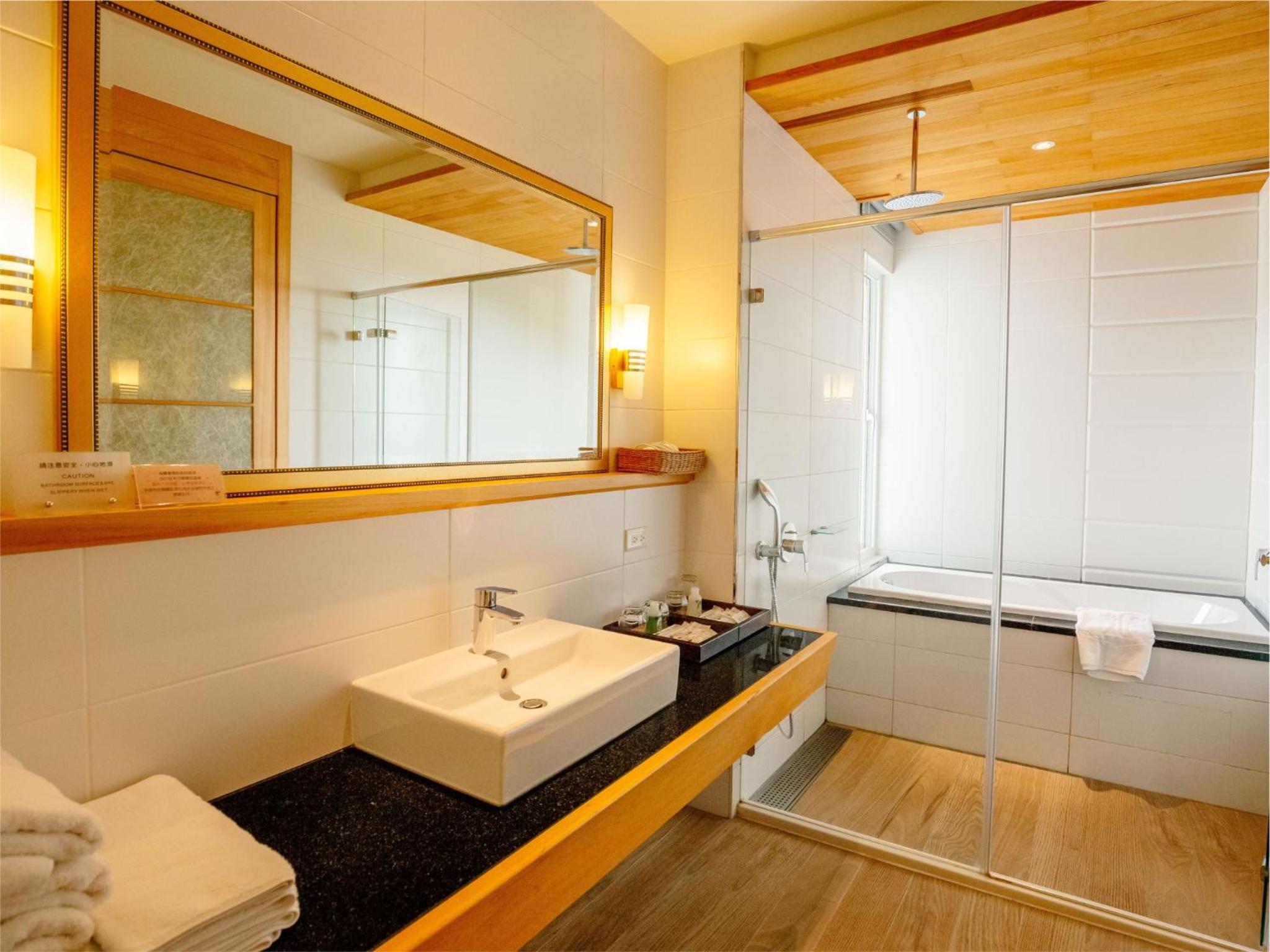 Deluxe Quadruple Room - Photo 6