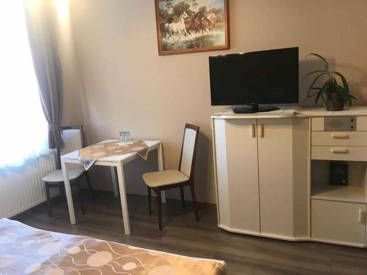 Double or Twin Room photo 3