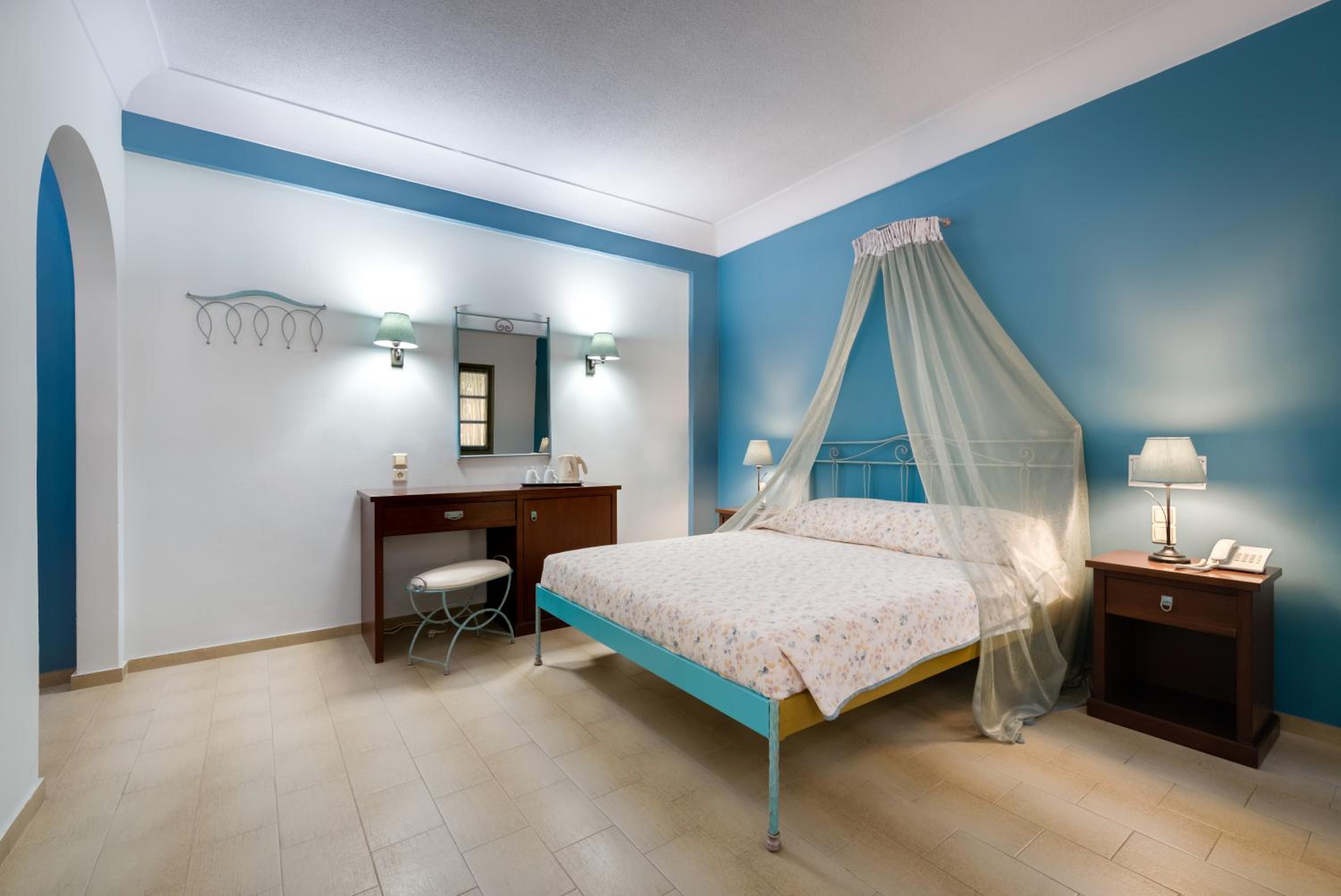 Standard Double or Twin Room - Photo 2