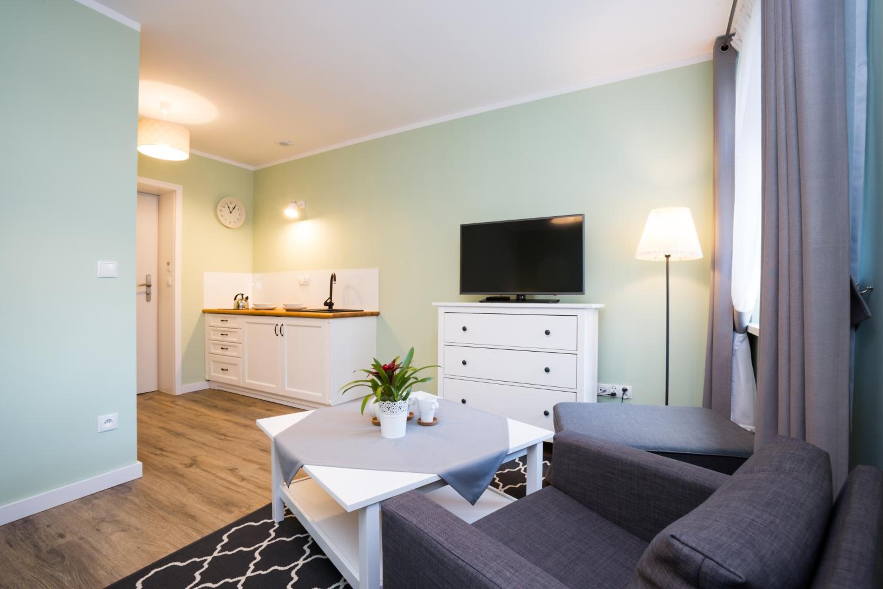 Studio Apartment - Photo 1